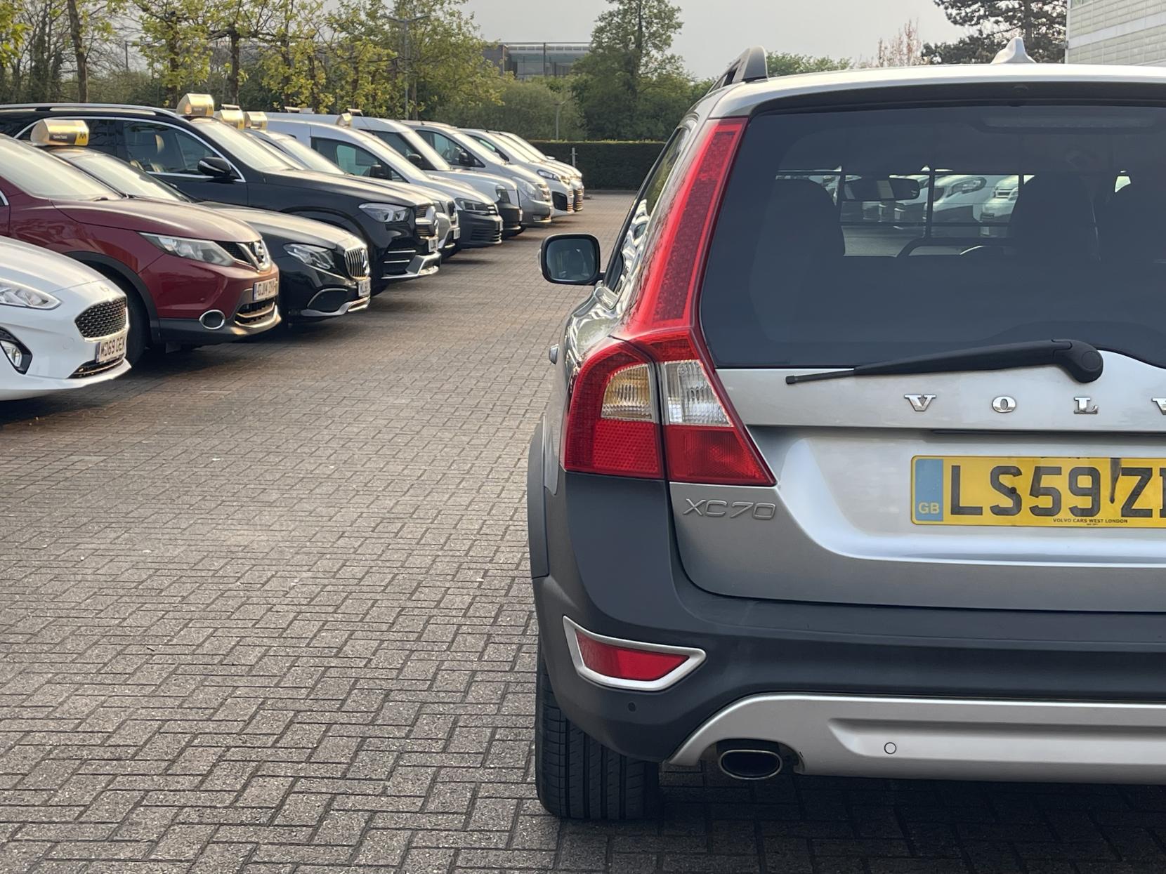 Volvo XC70 2.4 D5 SE Lux Premium Estate 5dr Diesel Geartronic AWD Euro 5 (205 ps)