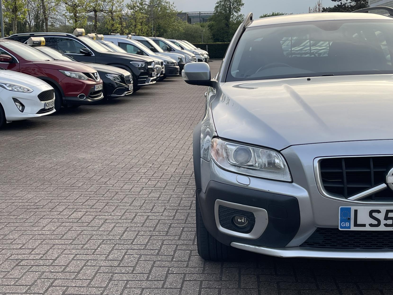 Volvo XC70 2.4 D5 SE Lux Premium Estate 5dr Diesel Geartronic AWD Euro 5 (205 ps)
