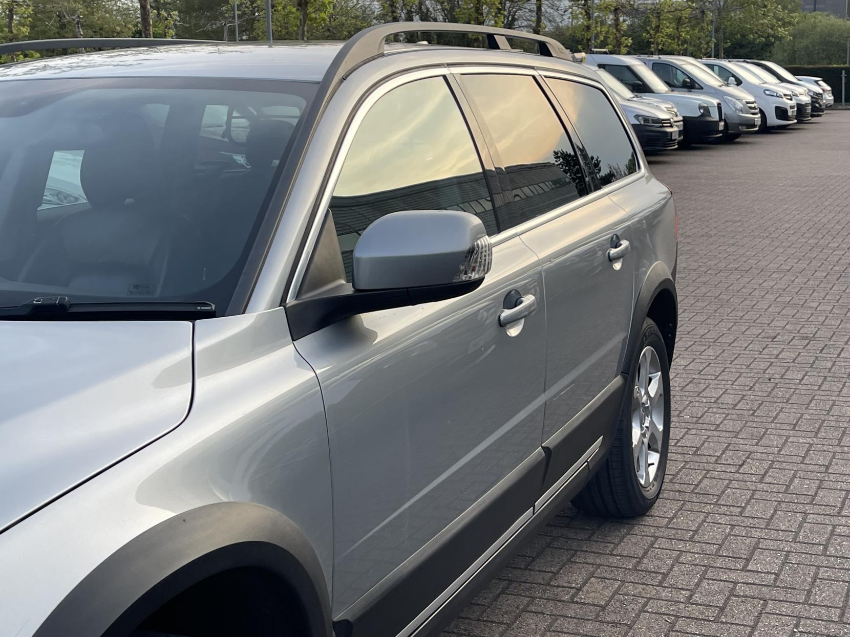 Volvo XC70 2.4 D5 SE Lux Premium Estate 5dr Diesel Geartronic AWD Euro 5 (205 ps)