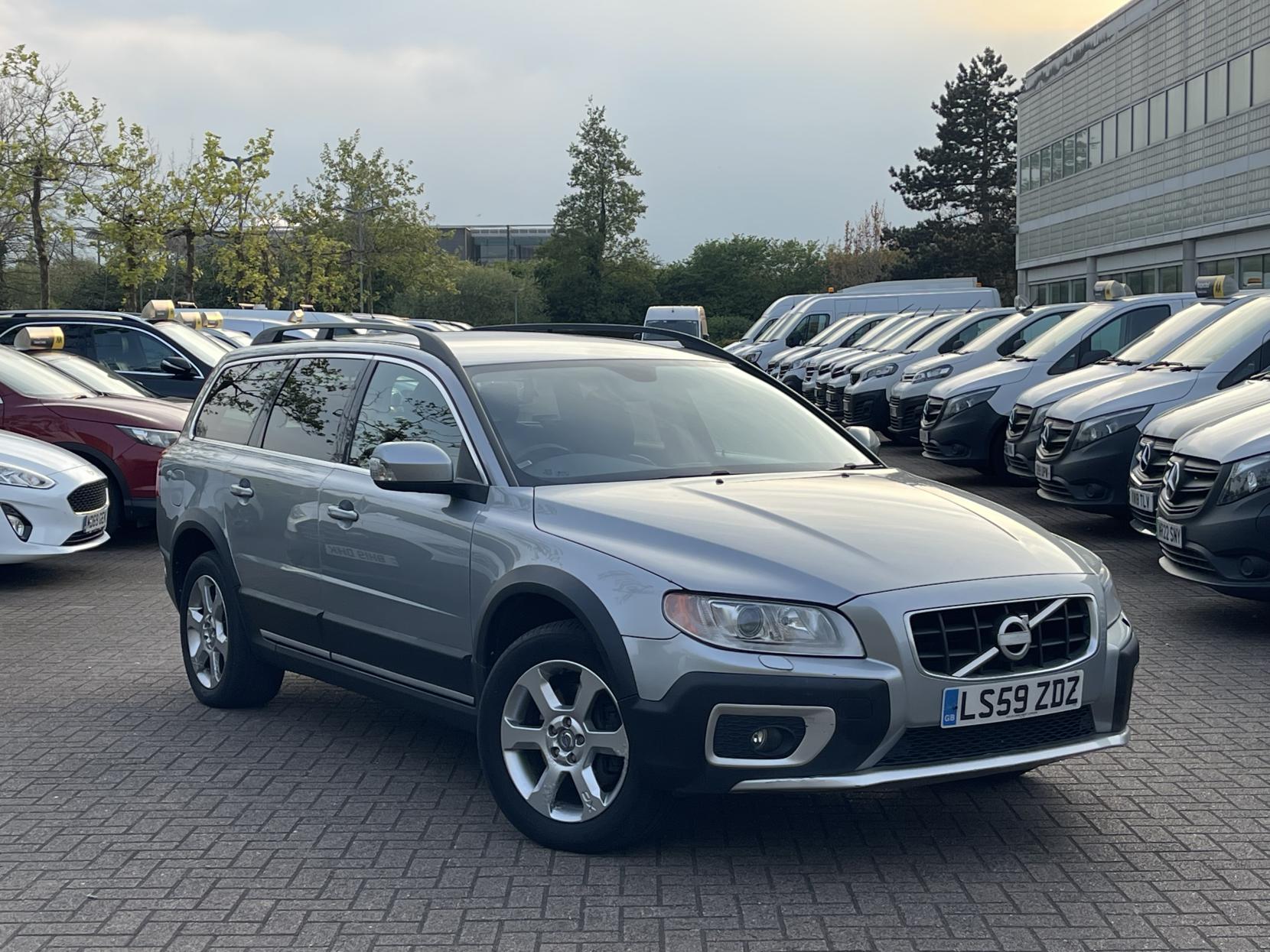 Volvo XC70 2.4 D5 SE Lux Premium Estate 5dr Diesel Geartronic AWD Euro 5 (205 ps)