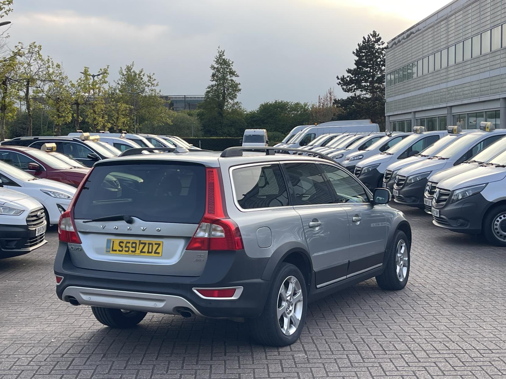 Volvo XC70 2.4 D5 SE Lux Premium Estate 5dr Diesel Geartronic AWD Euro 5 (205 ps)