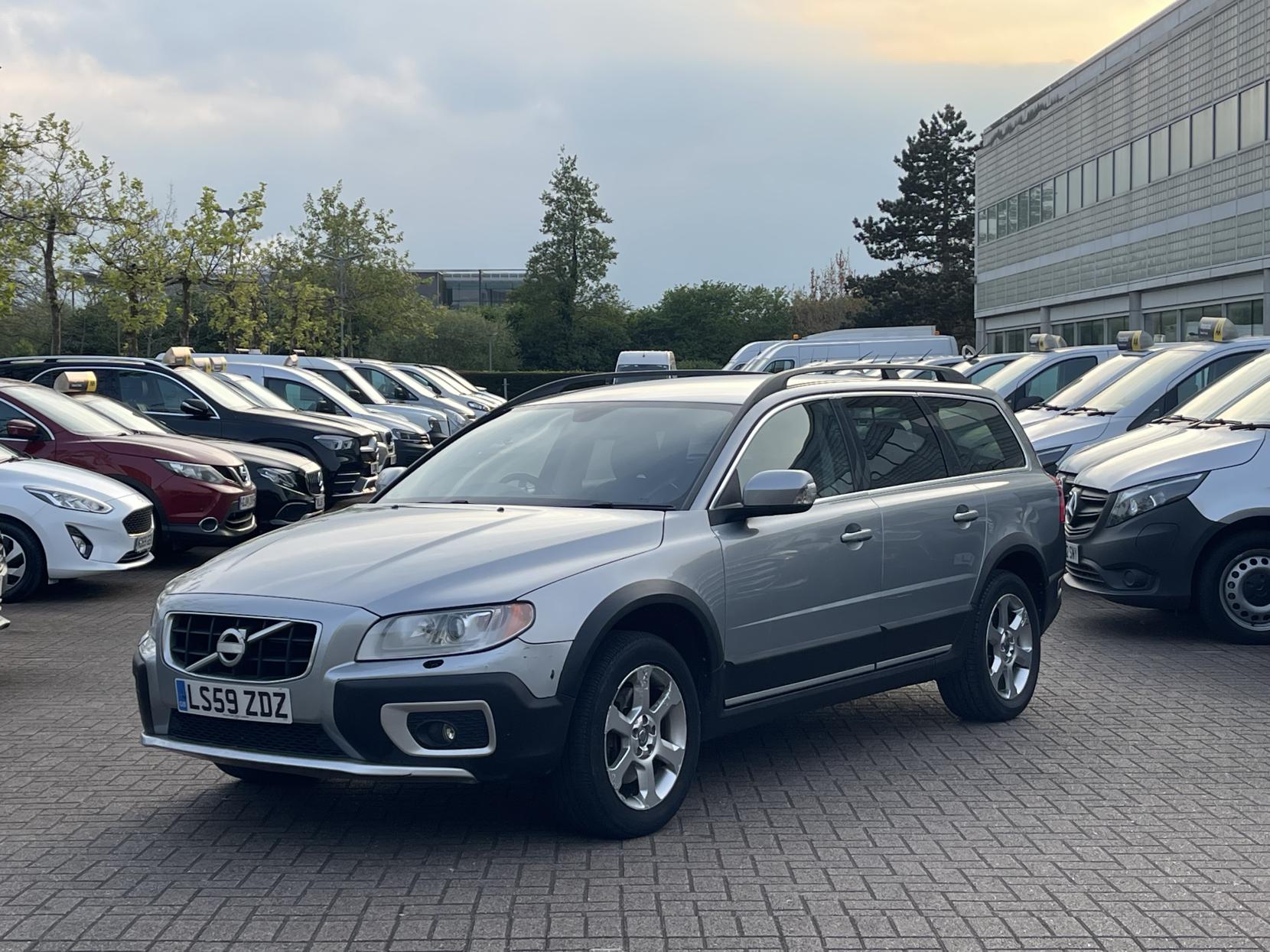 Volvo XC70 2.4 D5 SE Lux Premium Estate 5dr Diesel Geartronic AWD Euro 5 (205 ps)