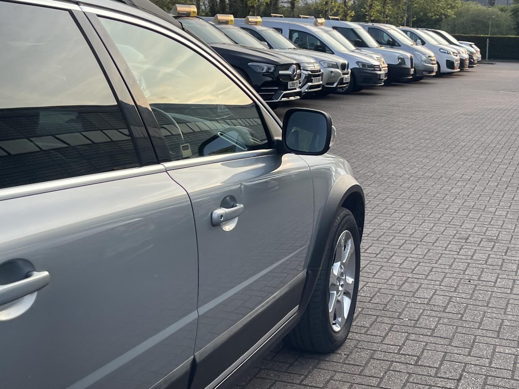 Volvo XC70 2.4 D5 SE Lux Premium Estate 5dr Diesel Geartronic AWD Euro 5 (205 ps)