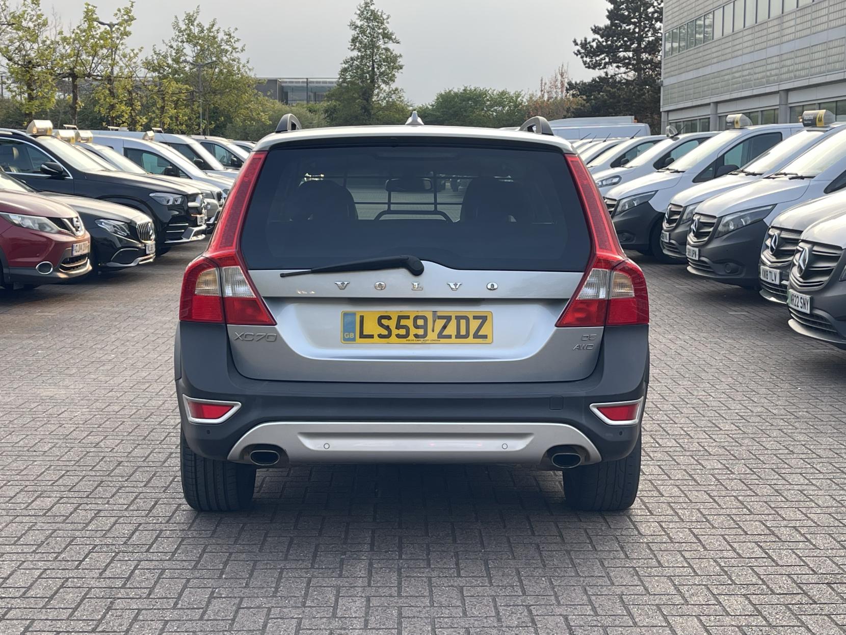 Volvo XC70 2.4 D5 SE Lux Premium Estate 5dr Diesel Geartronic AWD Euro 5 (205 ps)