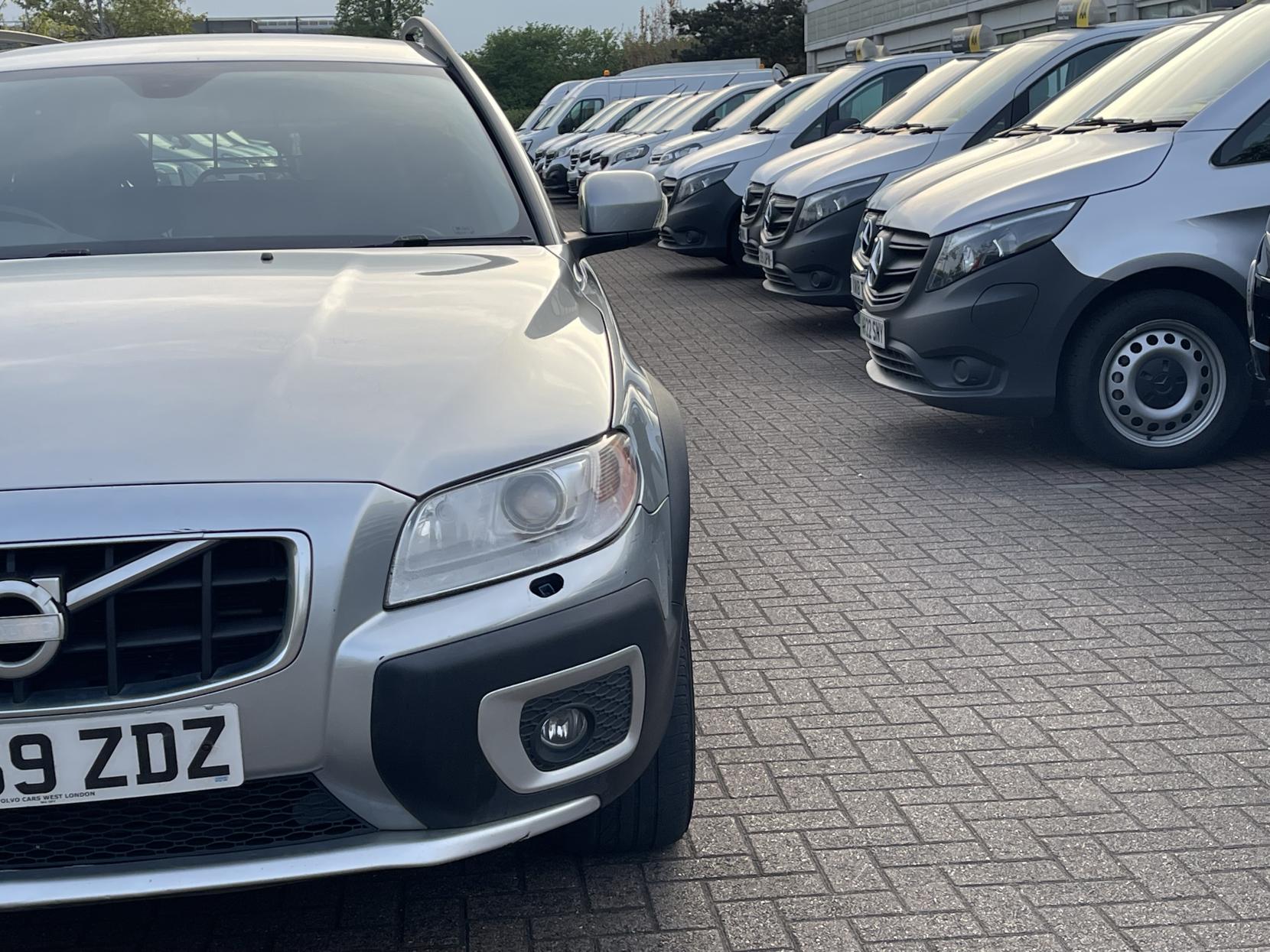 Volvo XC70 2.4 D5 SE Lux Premium Estate 5dr Diesel Geartronic AWD Euro 5 (205 ps)