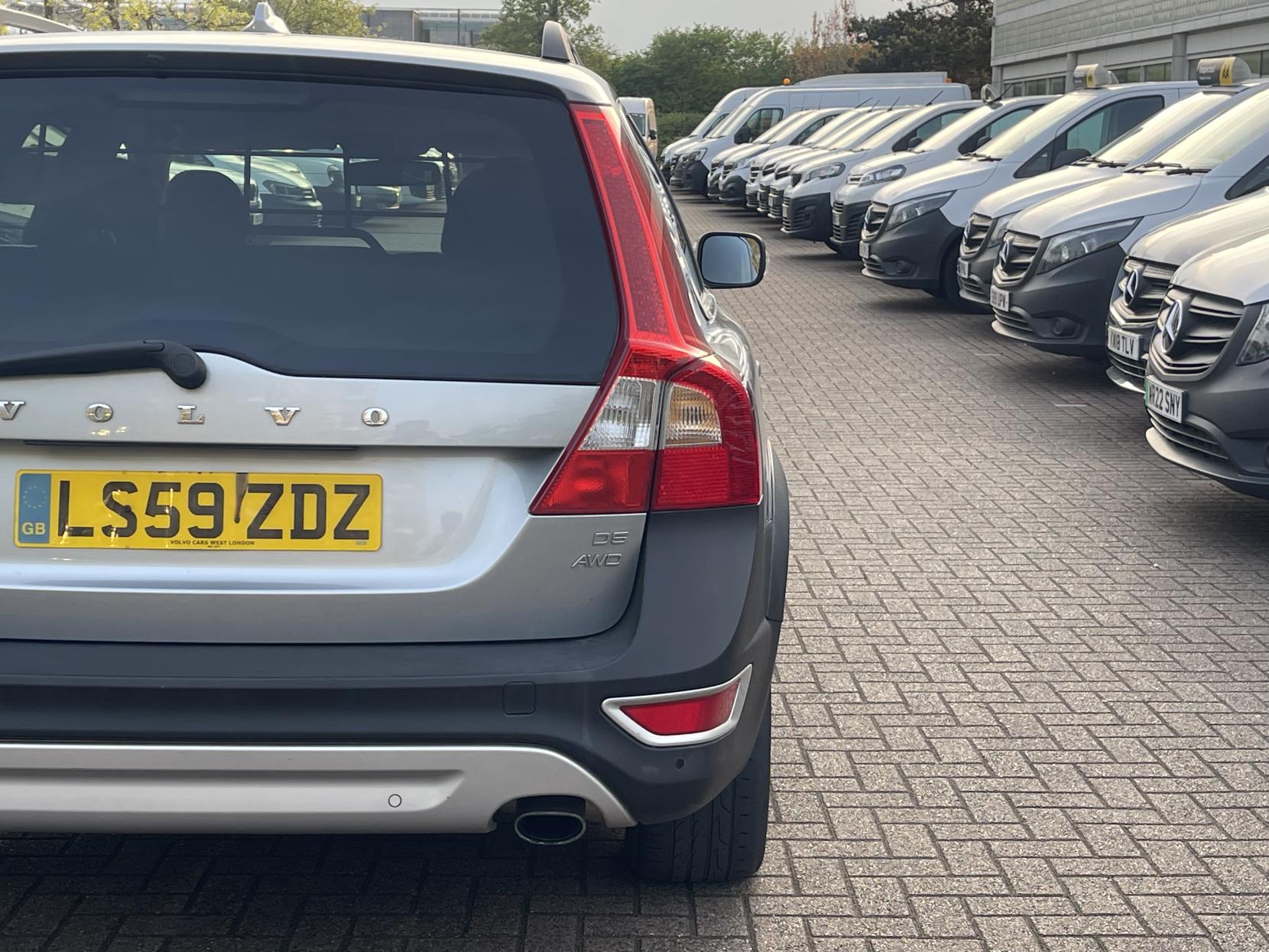 Volvo XC70 2.4 D5 SE Lux Premium Estate 5dr Diesel Geartronic AWD Euro 5 (205 ps)