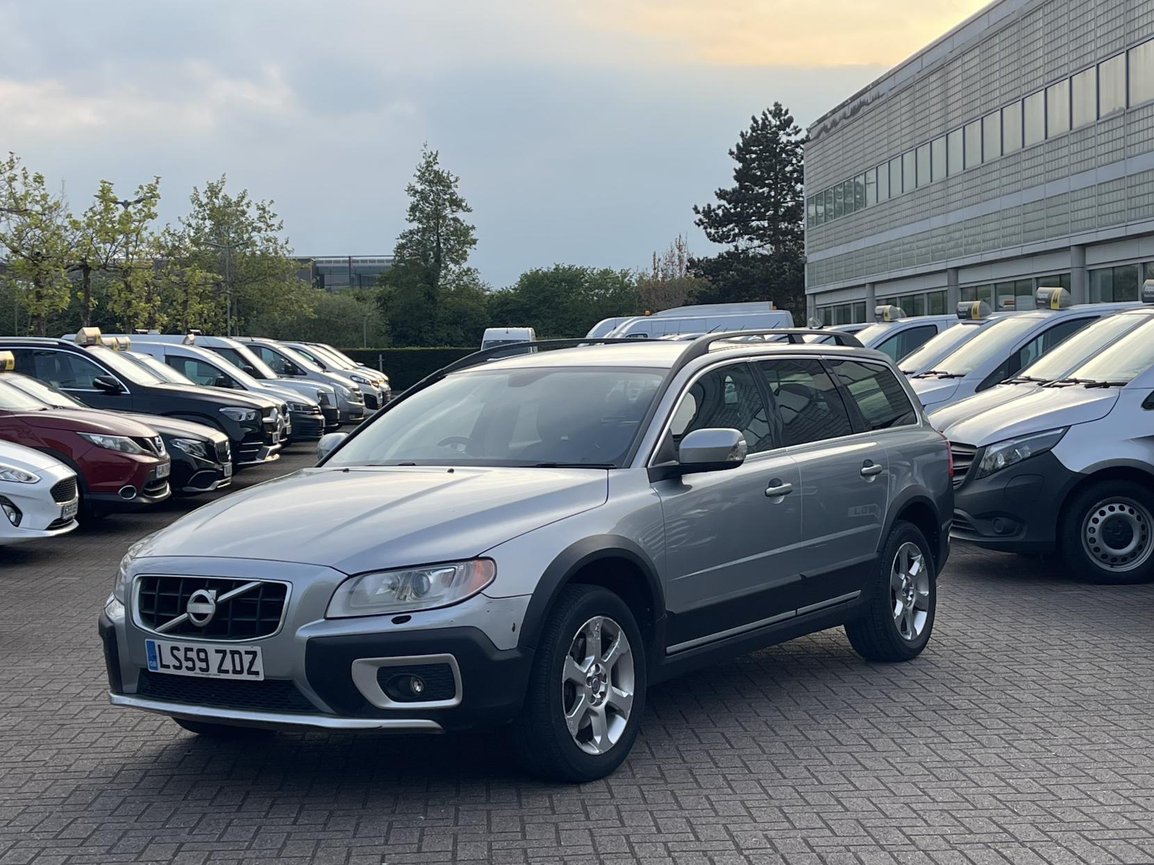 Volvo XC70 2.4 D5 SE Lux Premium Estate 5dr Diesel Geartronic AWD Euro 5 (205 ps)