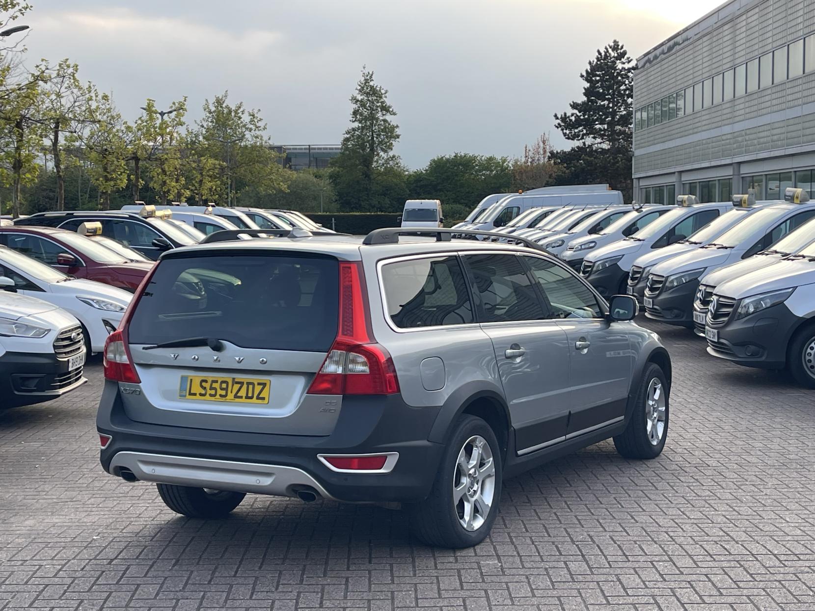 Volvo XC70 2.4 D5 SE Lux Premium Estate 5dr Diesel Geartronic AWD Euro 5 (205 ps)