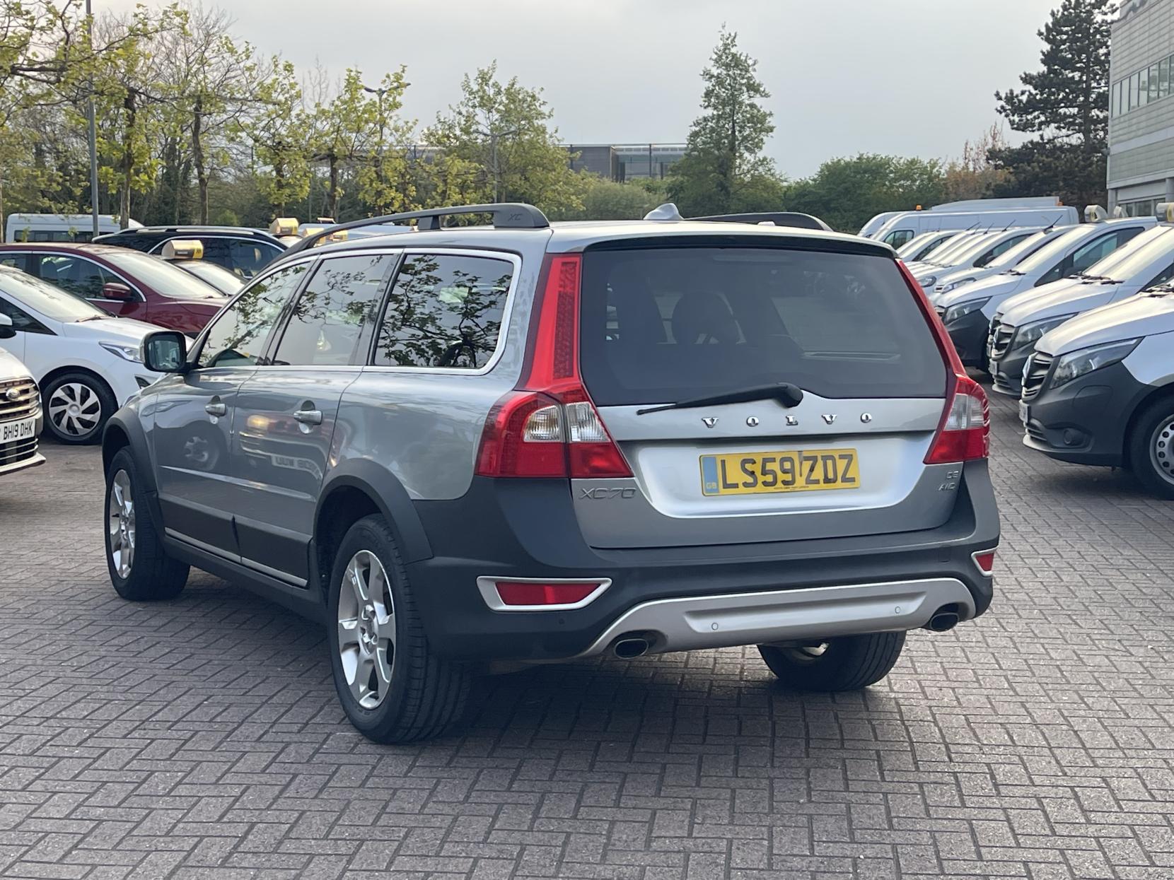 Volvo XC70 2.4 D5 SE Lux Premium Estate 5dr Diesel Geartronic AWD Euro 5 (205 ps)