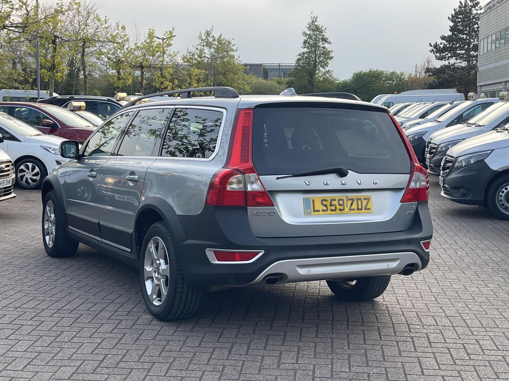 Volvo XC70 2.4 D5 SE Lux Premium Estate 5dr Diesel Geartronic AWD Euro 5 (205 ps)