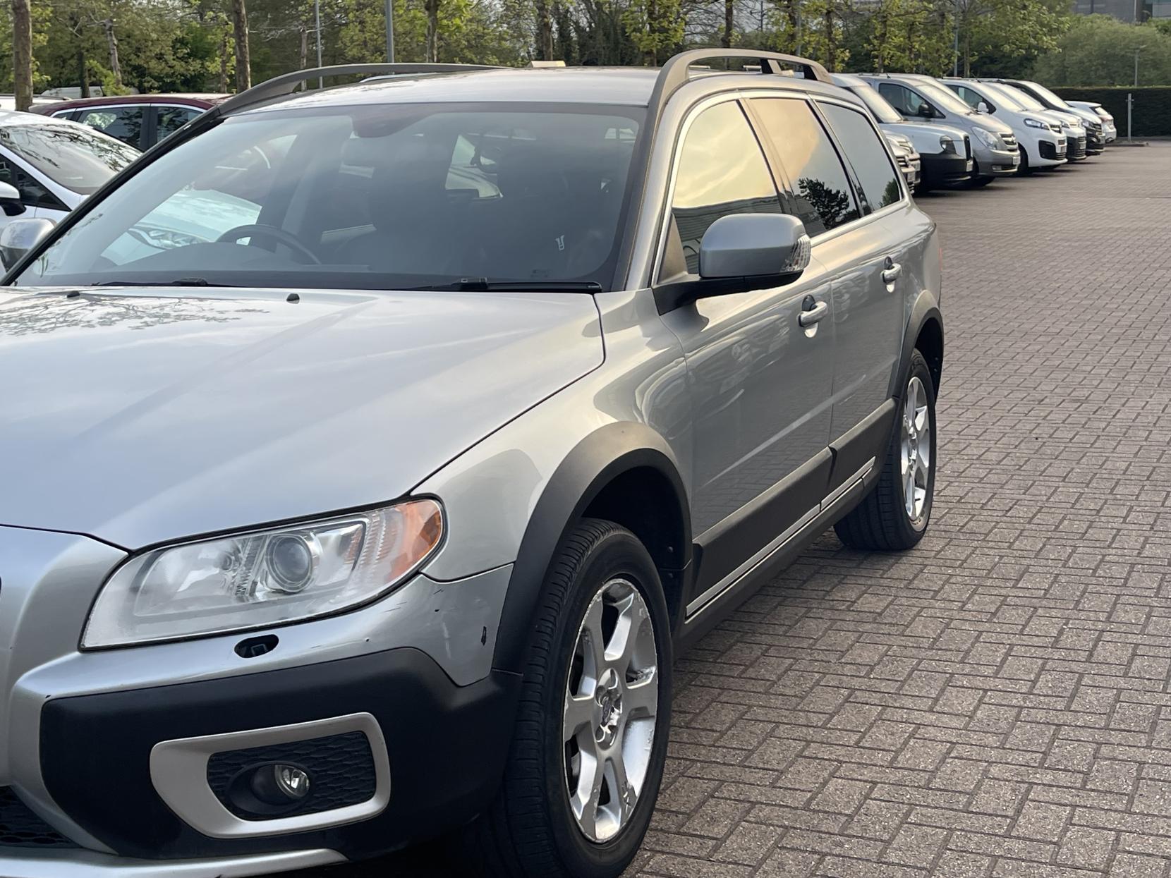 Volvo XC70 2.4 D5 SE Lux Premium Estate 5dr Diesel Geartronic AWD Euro 5 (205 ps)