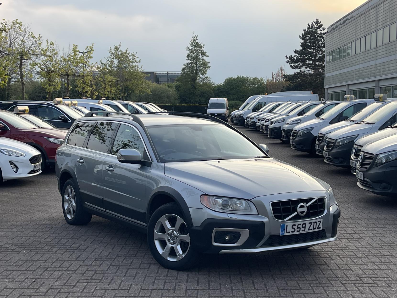 Volvo XC70 2.4 D5 SE Lux Premium Estate 5dr Diesel Geartronic AWD Euro 5 (205 ps)