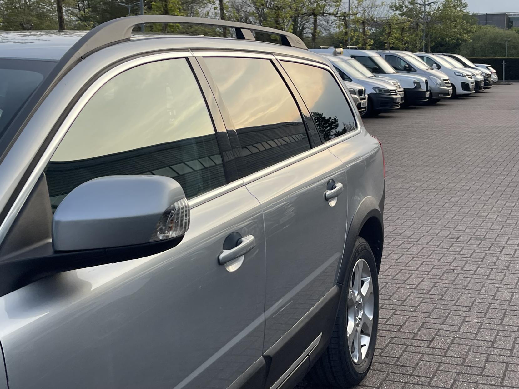 Volvo XC70 2.4 D5 SE Lux Premium Estate 5dr Diesel Geartronic AWD Euro 5 (205 ps)