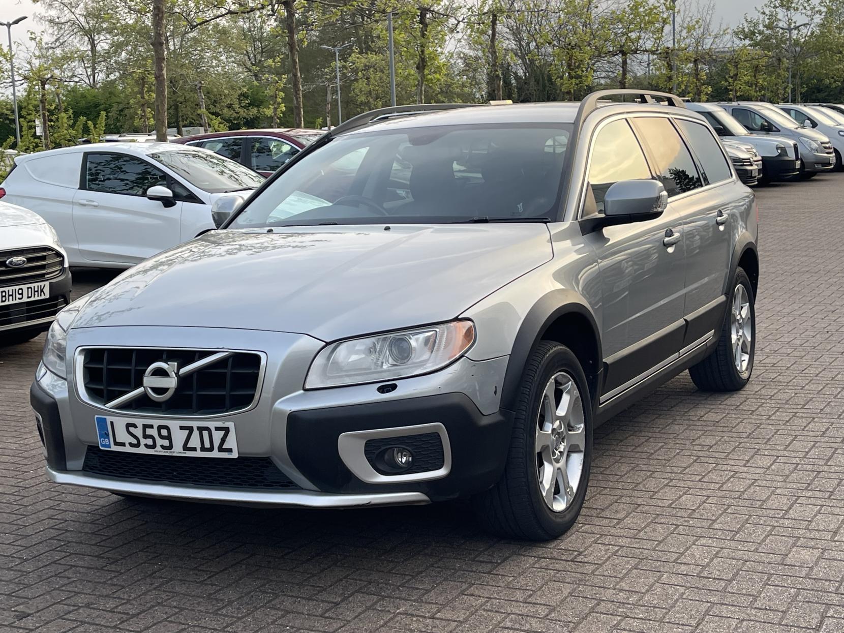 Volvo XC70 2.4 D5 SE Lux Premium Estate 5dr Diesel Geartronic AWD Euro 5 (205 ps)