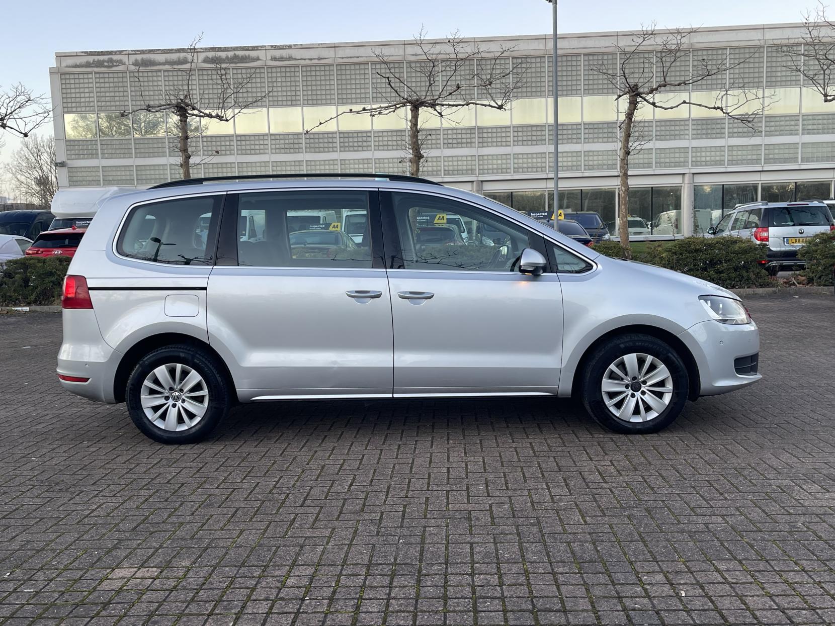 Volkswagen Sharan 2.0 TDI BlueMotion Tech SE MPV 5dr Diesel DSG Euro 5 (s/s) (140 ps)