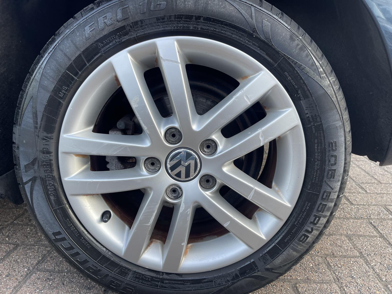Volkswagen Golf 2.0 TDI GT (Leather) Hatchback 5dr Diesel Manual Euro 5 (140 ps)