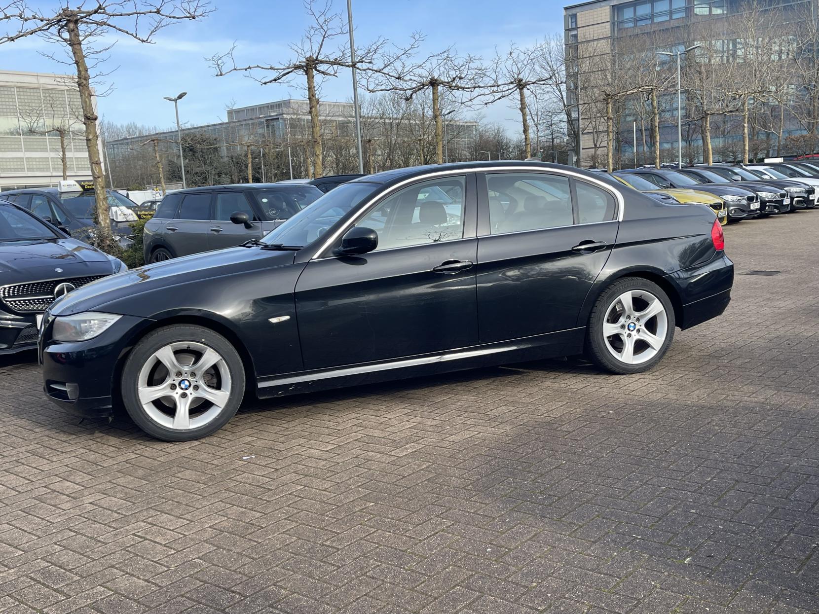 BMW 3 Series 2.0 320d Exclusive Edition Saloon 4dr Diesel Steptronic Euro 5 (184 ps)