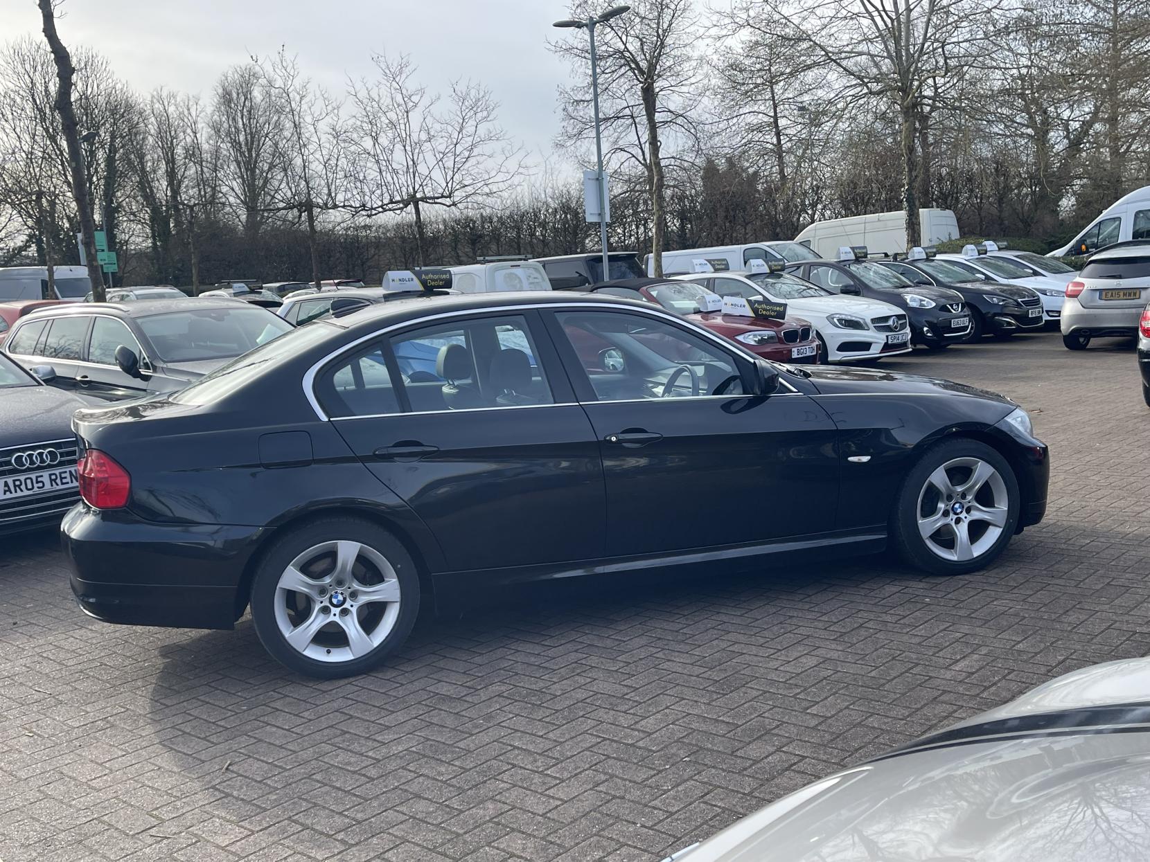 BMW 3 Series 2.0 320d Exclusive Edition Saloon 4dr Diesel Steptronic Euro 5 (184 ps)