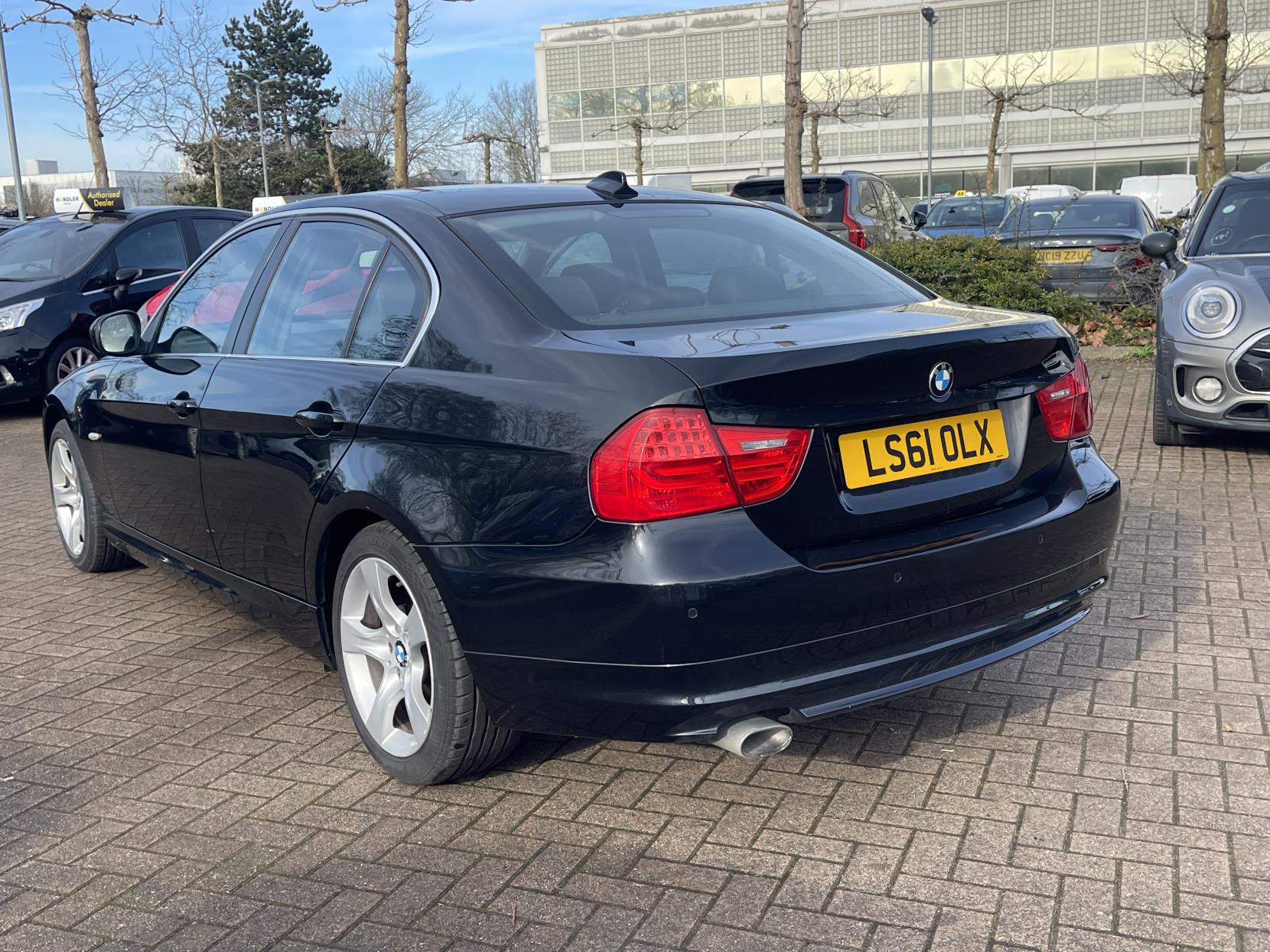 BMW 3 Series 2.0 320d Exclusive Edition Saloon 4dr Diesel Steptronic Euro 5 (184 ps)