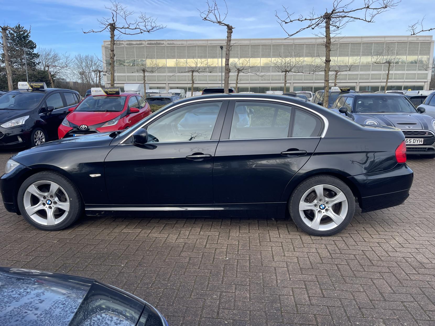 BMW 3 Series 2.0 320d Exclusive Edition Saloon 4dr Diesel Steptronic Euro 5 (184 ps)