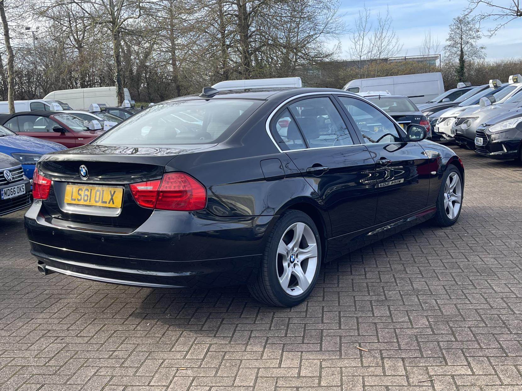 BMW 3 Series 2.0 320d Exclusive Edition Saloon 4dr Diesel Steptronic Euro 5 (184 ps)