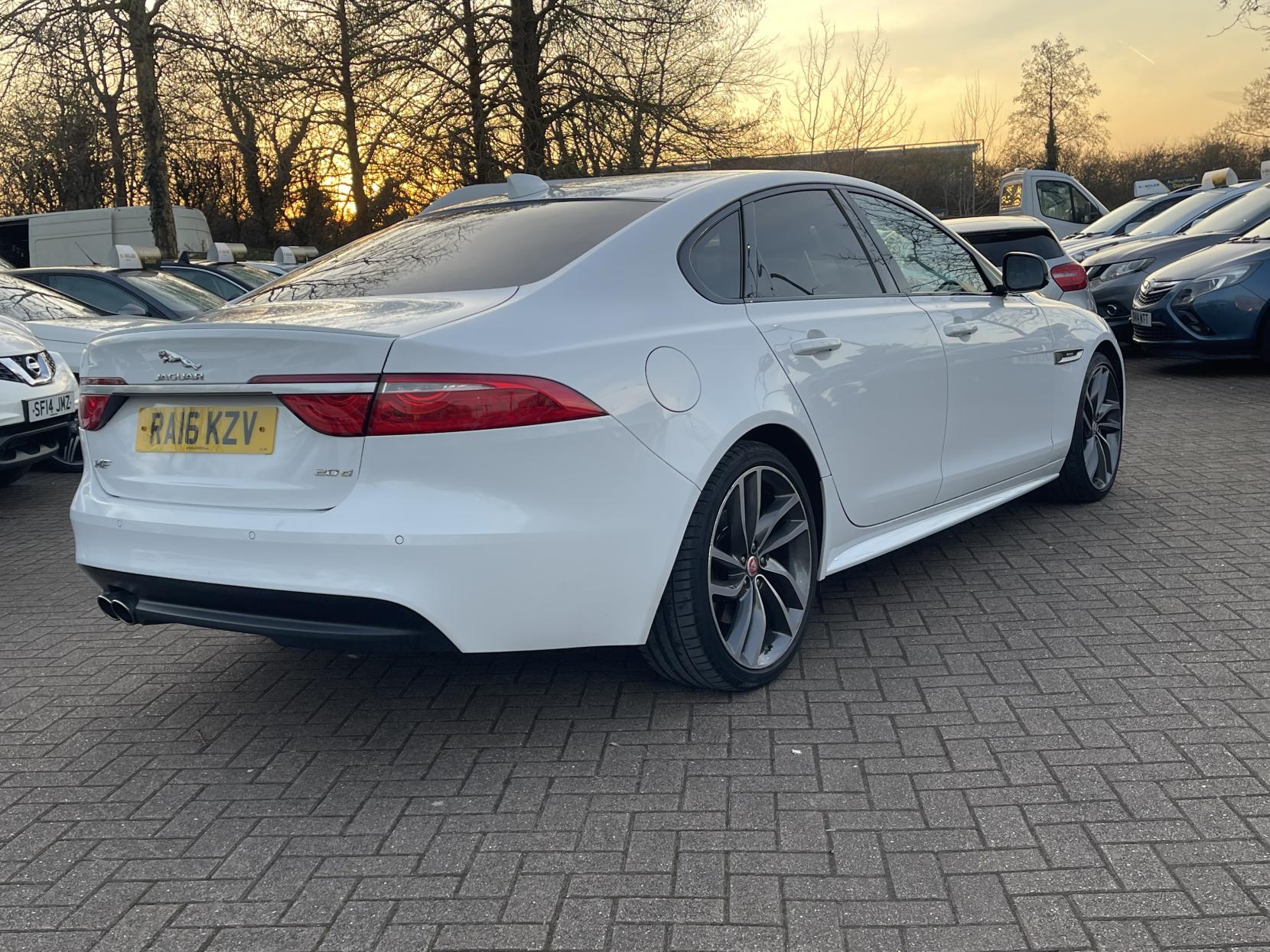 Jaguar XF 2.0d R-Sport Saloon 4dr Diesel Auto Euro 6 (s/s) (180 ps)