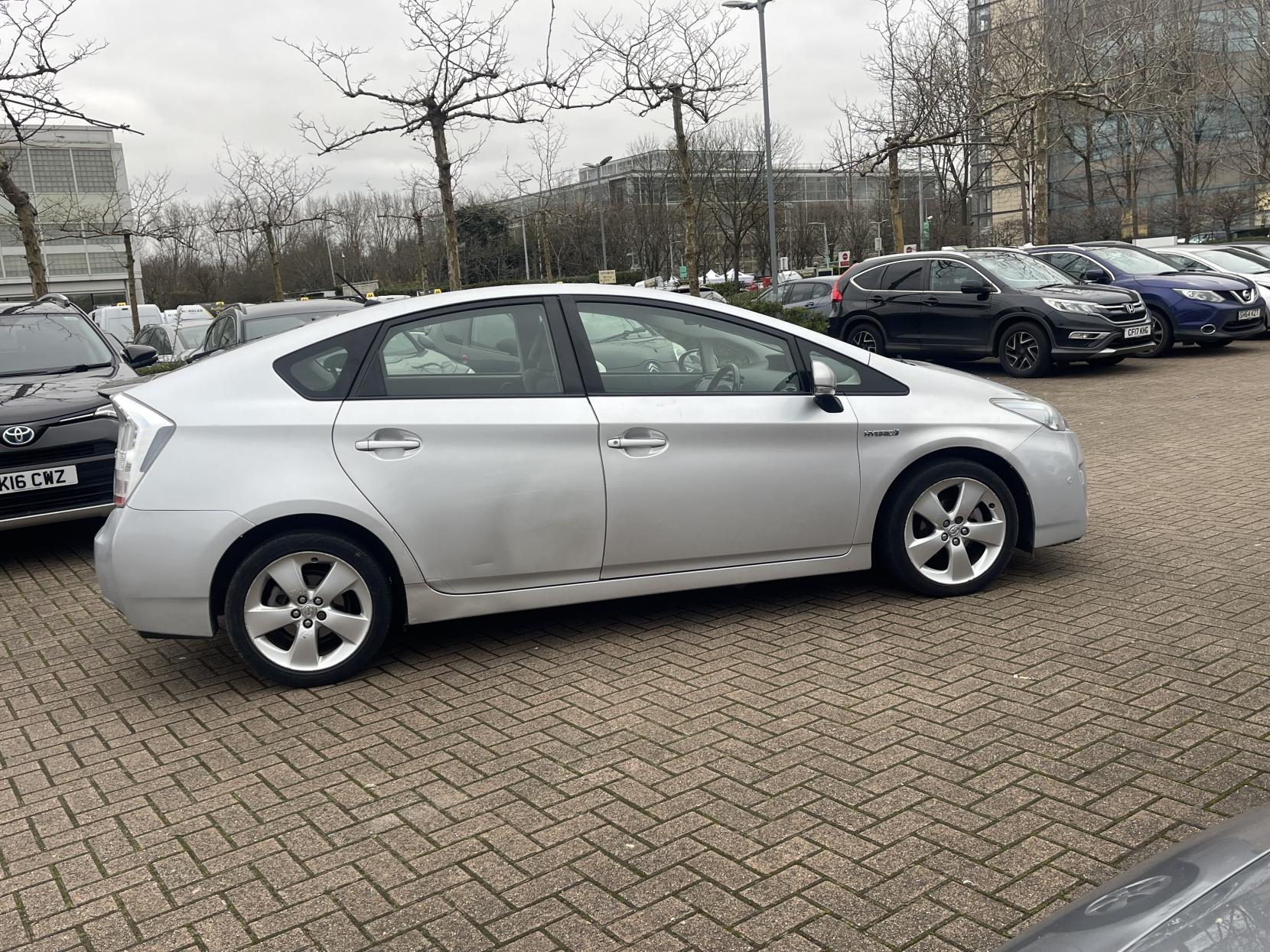 Toyota Prius 1.8 VVT-h T Spirit Hatchback 5dr Petrol Hybrid CVT Euro 5 (s/s) (136 ps)