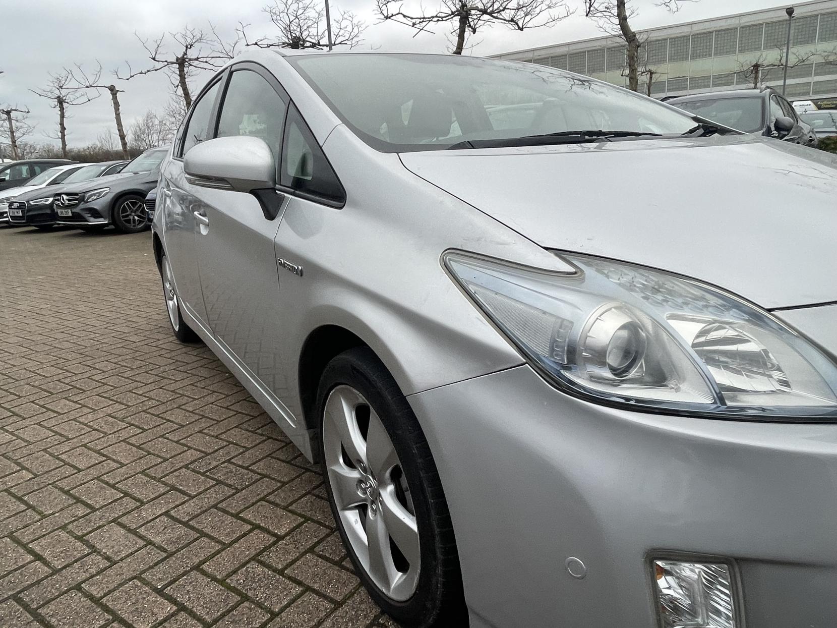 Toyota Prius 1.8 VVT-h T Spirit Hatchback 5dr Petrol Hybrid CVT Euro 5 (s/s) (136 ps)