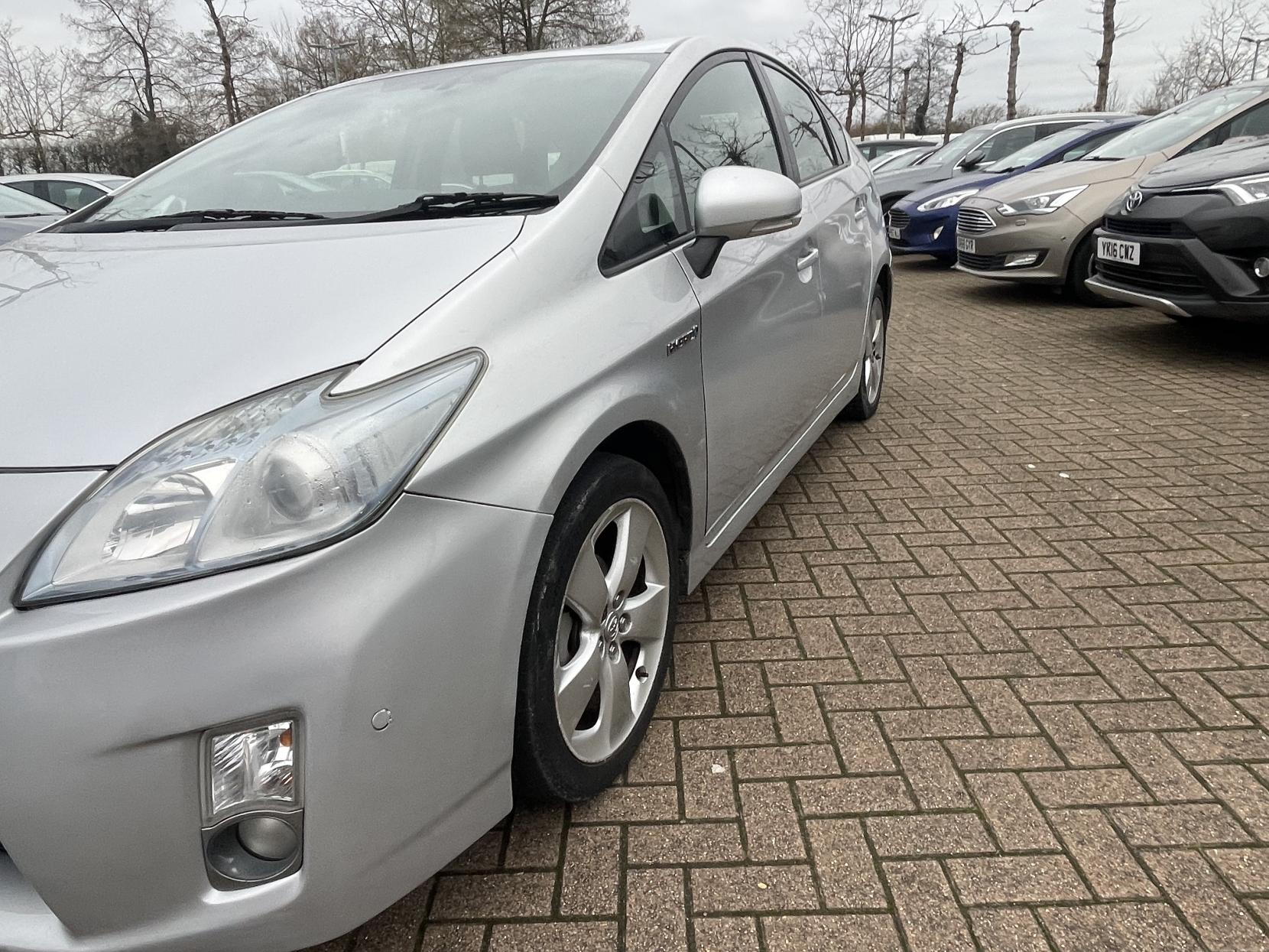 Toyota Prius 1.8 VVT-h T Spirit Hatchback 5dr Petrol Hybrid CVT Euro 5 (s/s) (136 ps)