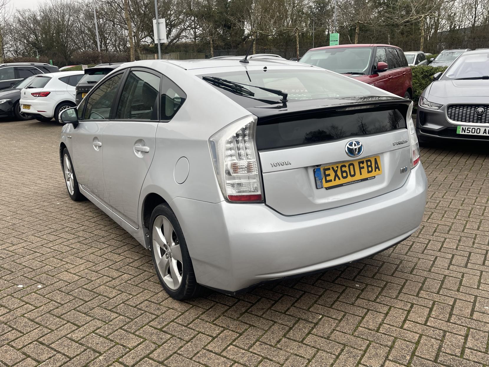 Toyota Prius 1.8 VVT-h T Spirit Hatchback 5dr Petrol Hybrid CVT Euro 5 (s/s) (136 ps)