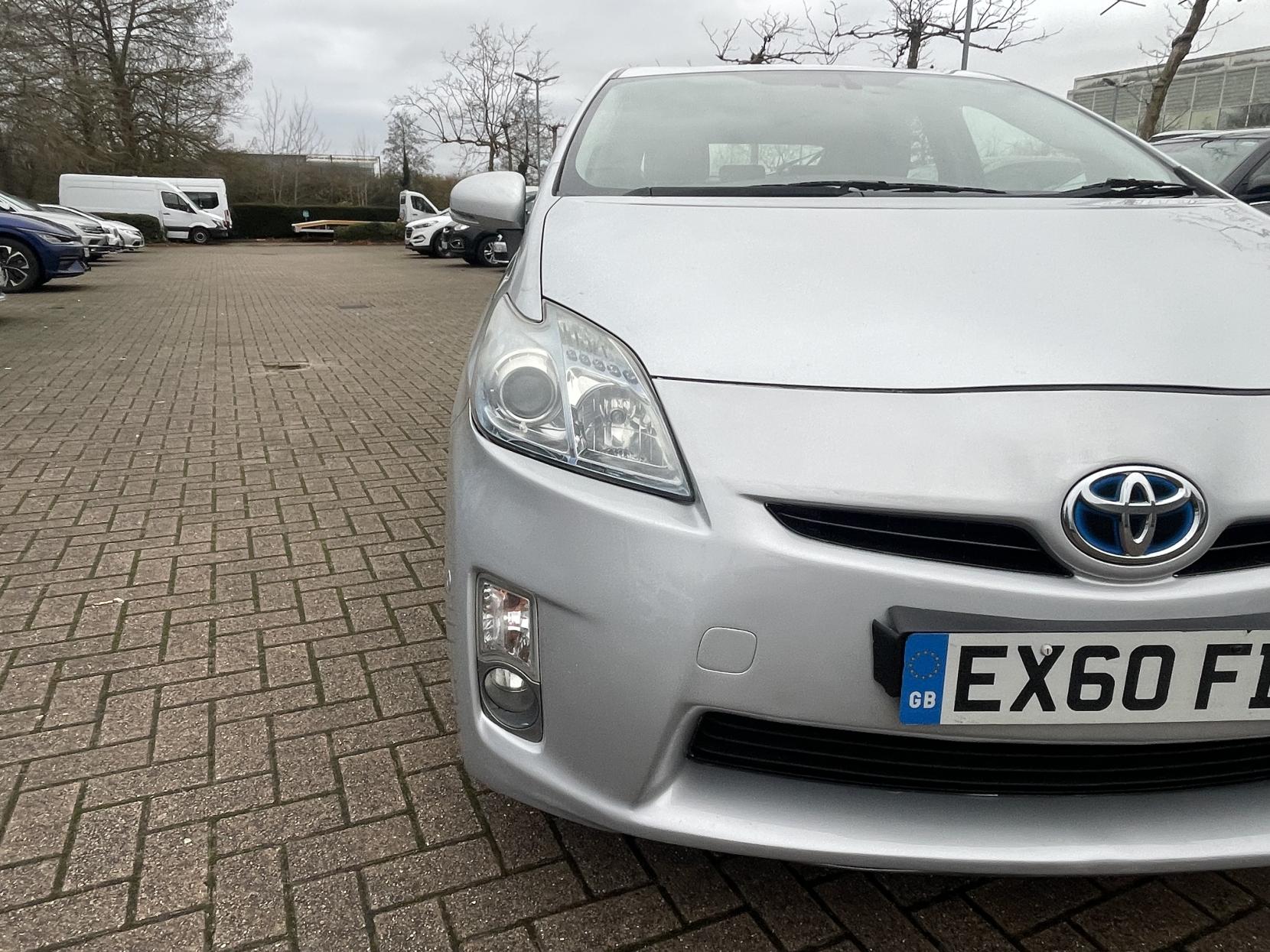 Toyota Prius 1.8 VVT-h T Spirit Hatchback 5dr Petrol Hybrid CVT Euro 5 (s/s) (136 ps)