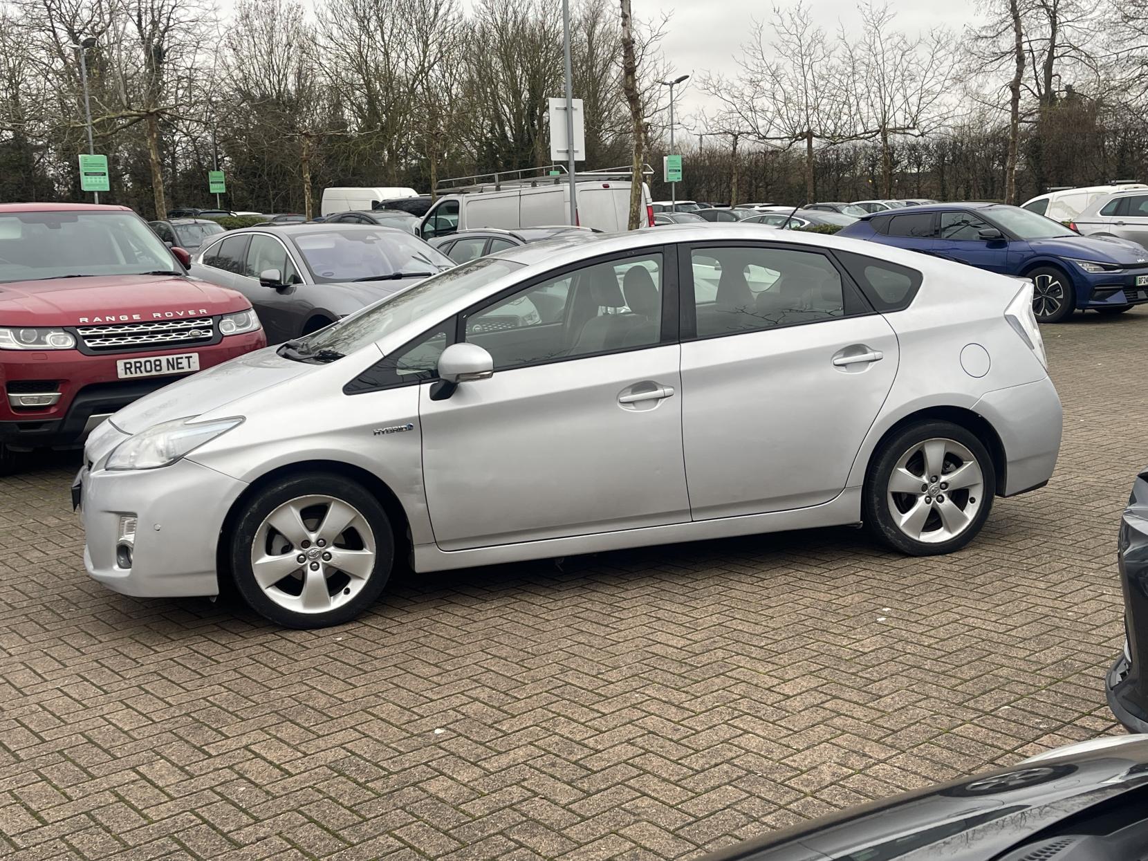 Toyota Prius 1.8 VVT-h T Spirit Hatchback 5dr Petrol Hybrid CVT Euro 5 (s/s) (136 ps)