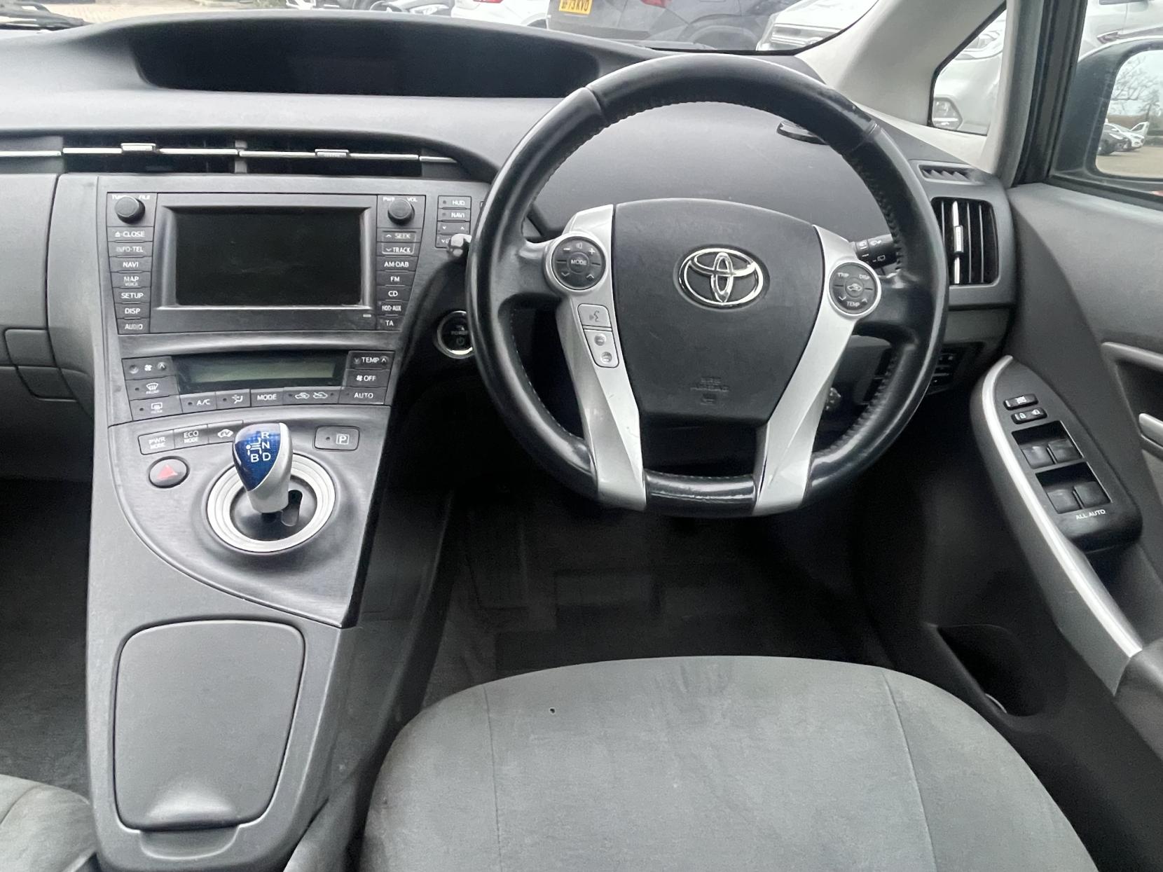 Toyota Prius 1.8 VVT-h T Spirit Hatchback 5dr Petrol Hybrid CVT Euro 5 (s/s) (136 ps)