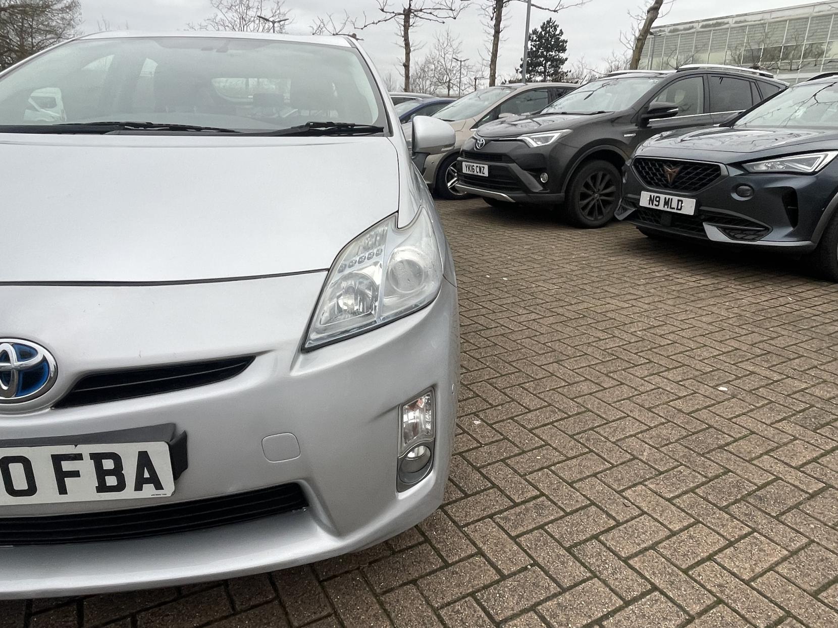 Toyota Prius 1.8 VVT-h T Spirit Hatchback 5dr Petrol Hybrid CVT Euro 5 (s/s) (136 ps)