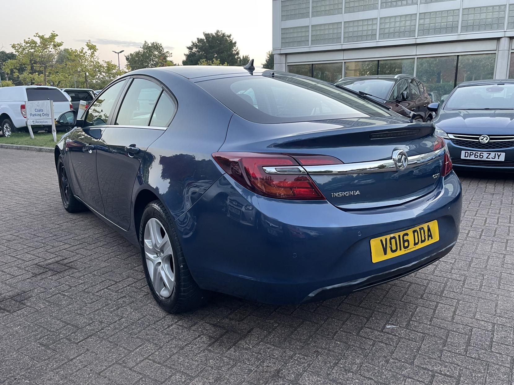 Vauxhall Insignia 1.6 CDTi Design Nav Hatchback 5dr Diesel Auto Euro 6 (136 ps)