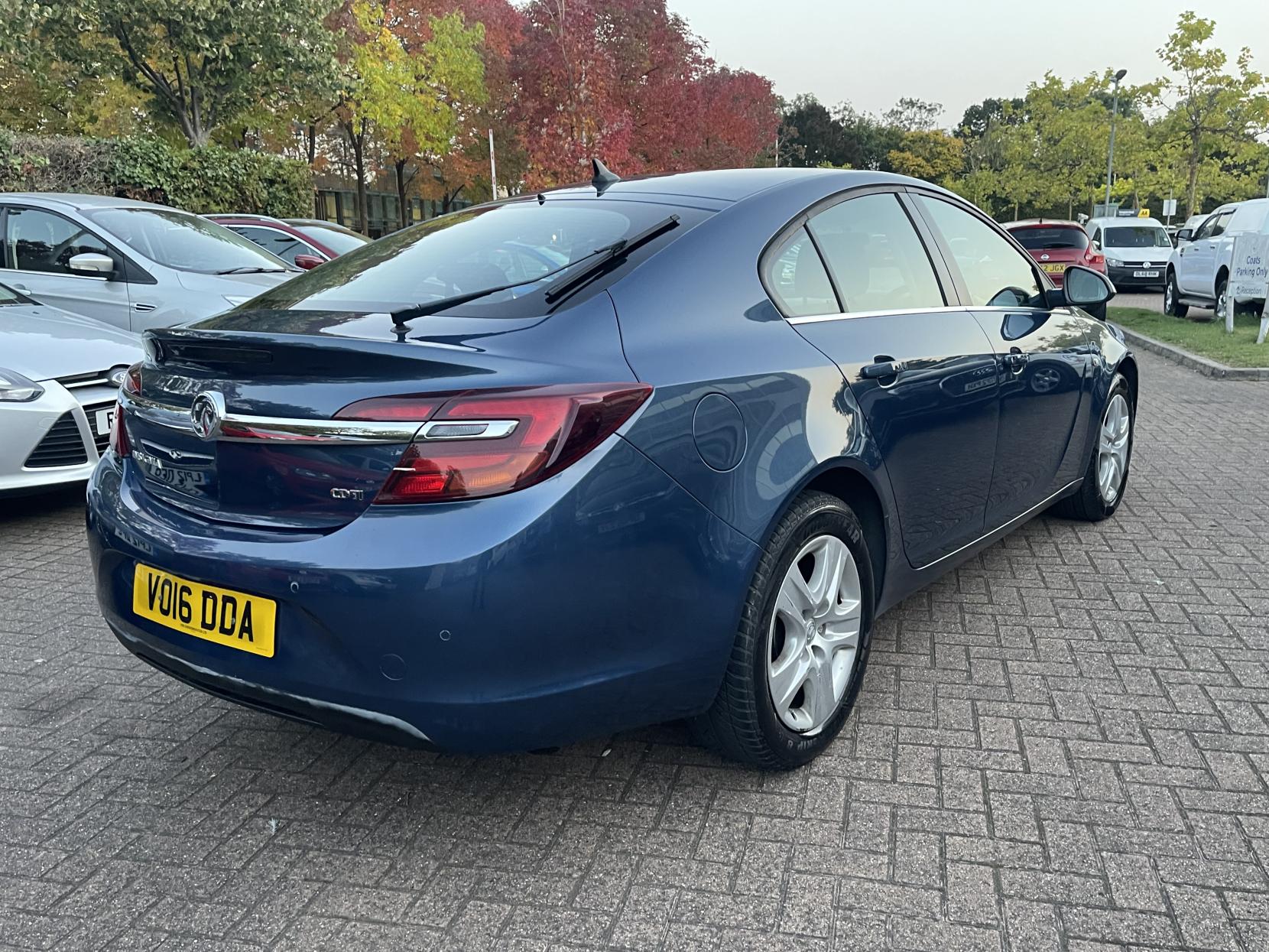 Vauxhall Insignia 1.6 CDTi Design Nav Hatchback 5dr Diesel Auto Euro 6 (136 ps)