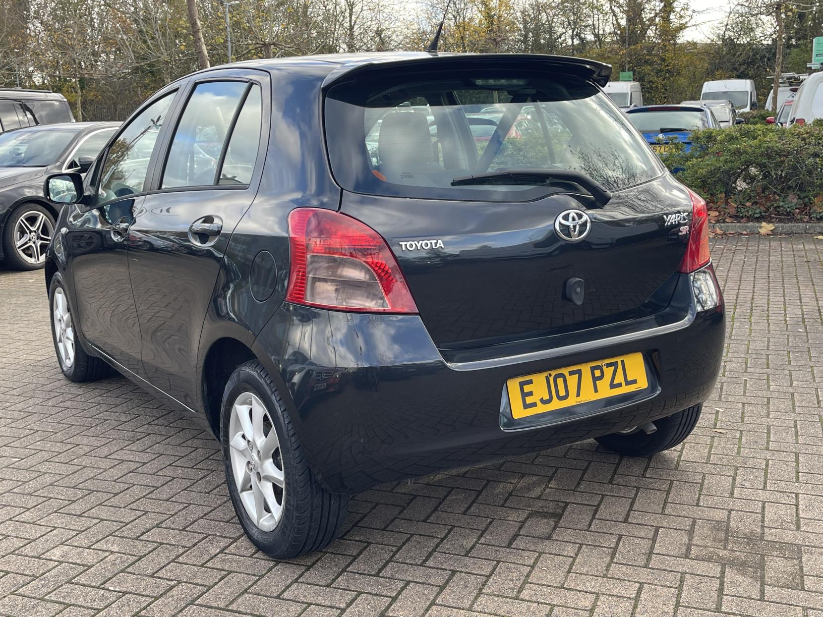 Toyota Yaris 1.3 SR Hatchback 5dr Petrol Multimode (136 g/km, 85 bhp)