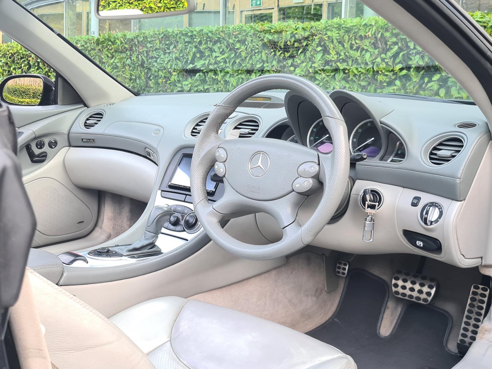 Mercedes-Benz SL 3.7 SL350 Convertible 2dr Petrol Automatic (281 g/km, 245 bhp)