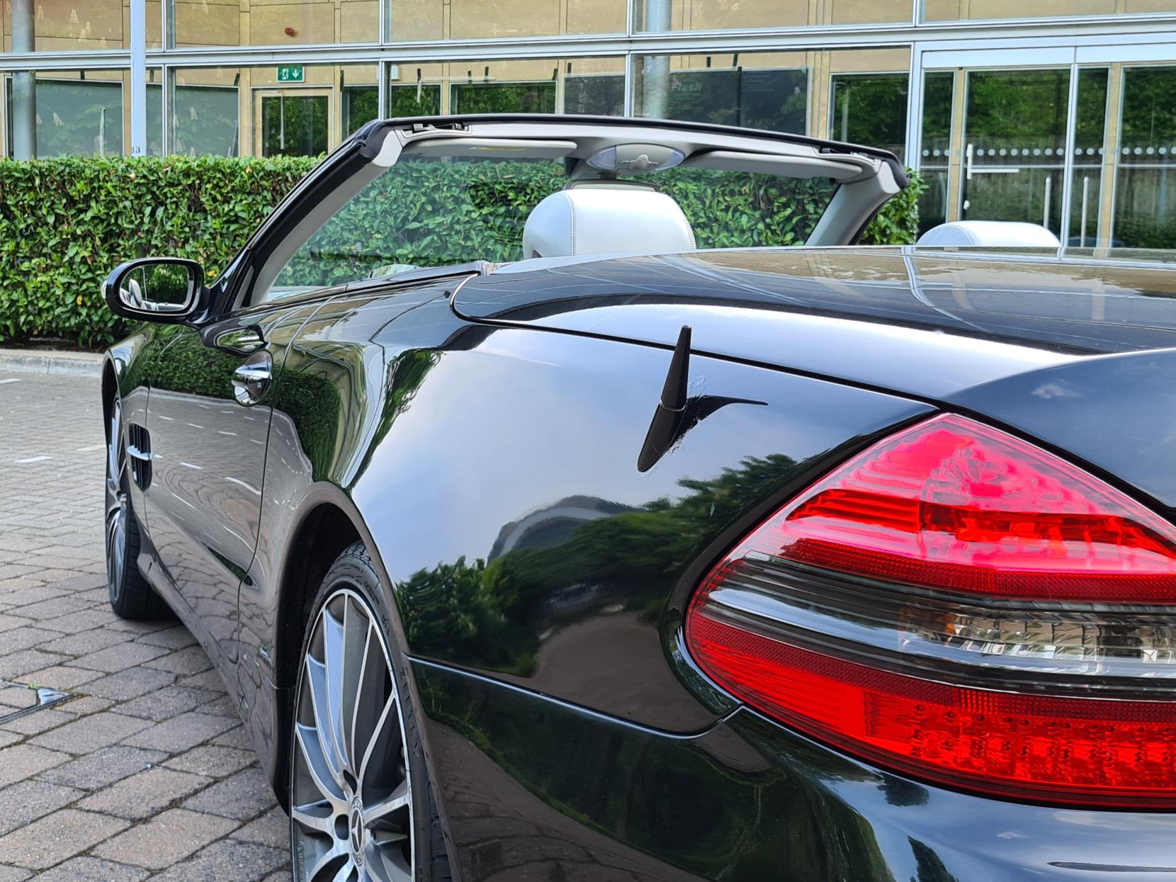 Mercedes-Benz SL 3.7 SL350 Convertible 2dr Petrol Automatic (281 g/km, 245 bhp)