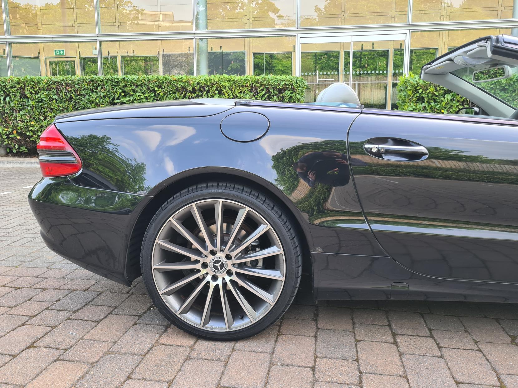 Mercedes-Benz SL 3.7 SL350 Convertible 2dr Petrol Automatic (281 g/km, 245 bhp)