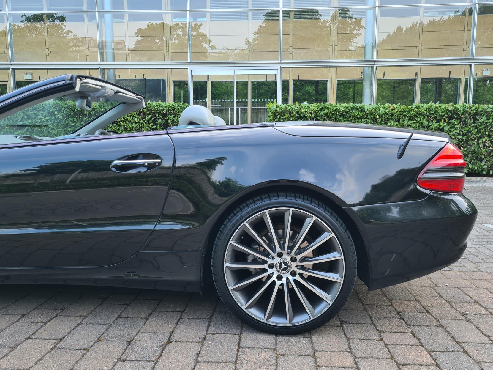 Mercedes-Benz SL 3.7 SL350 Convertible 2dr Petrol Automatic (281 g/km, 245 bhp)