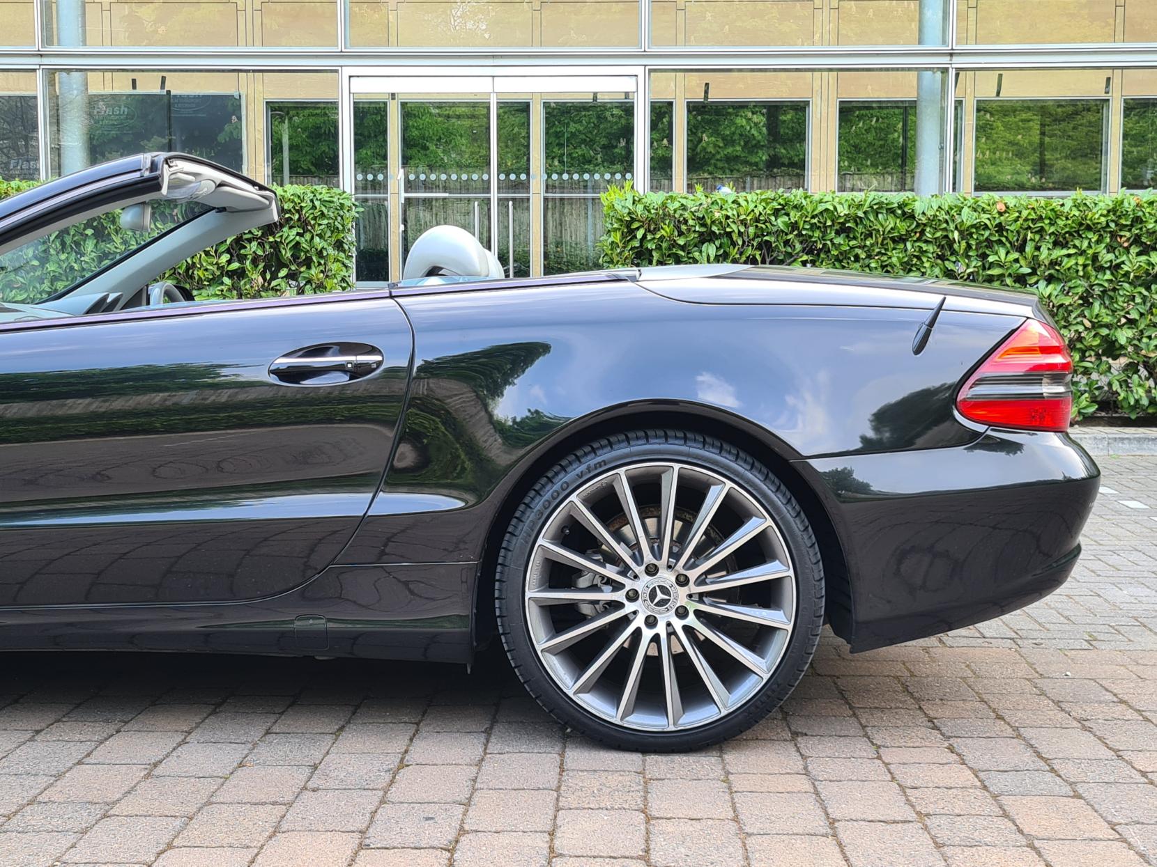Mercedes-Benz SL 3.7 SL350 Convertible 2dr Petrol Automatic (281 g/km, 245 bhp)