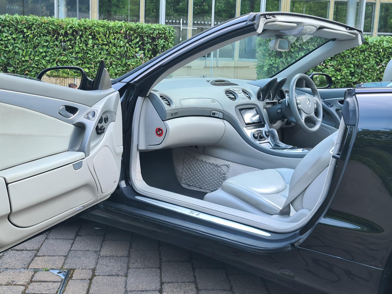 Mercedes-Benz SL 3.7 SL350 Convertible 2dr Petrol Automatic (281 g/km, 245 bhp)