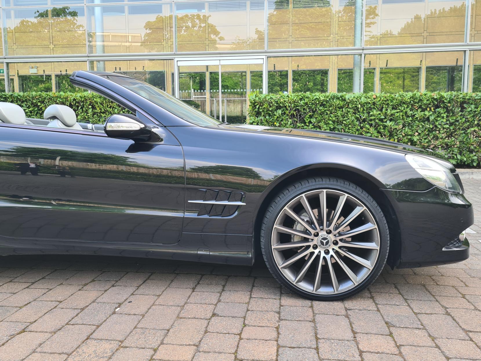 Mercedes-Benz SL 3.7 SL350 Convertible 2dr Petrol Automatic (281 g/km, 245 bhp)