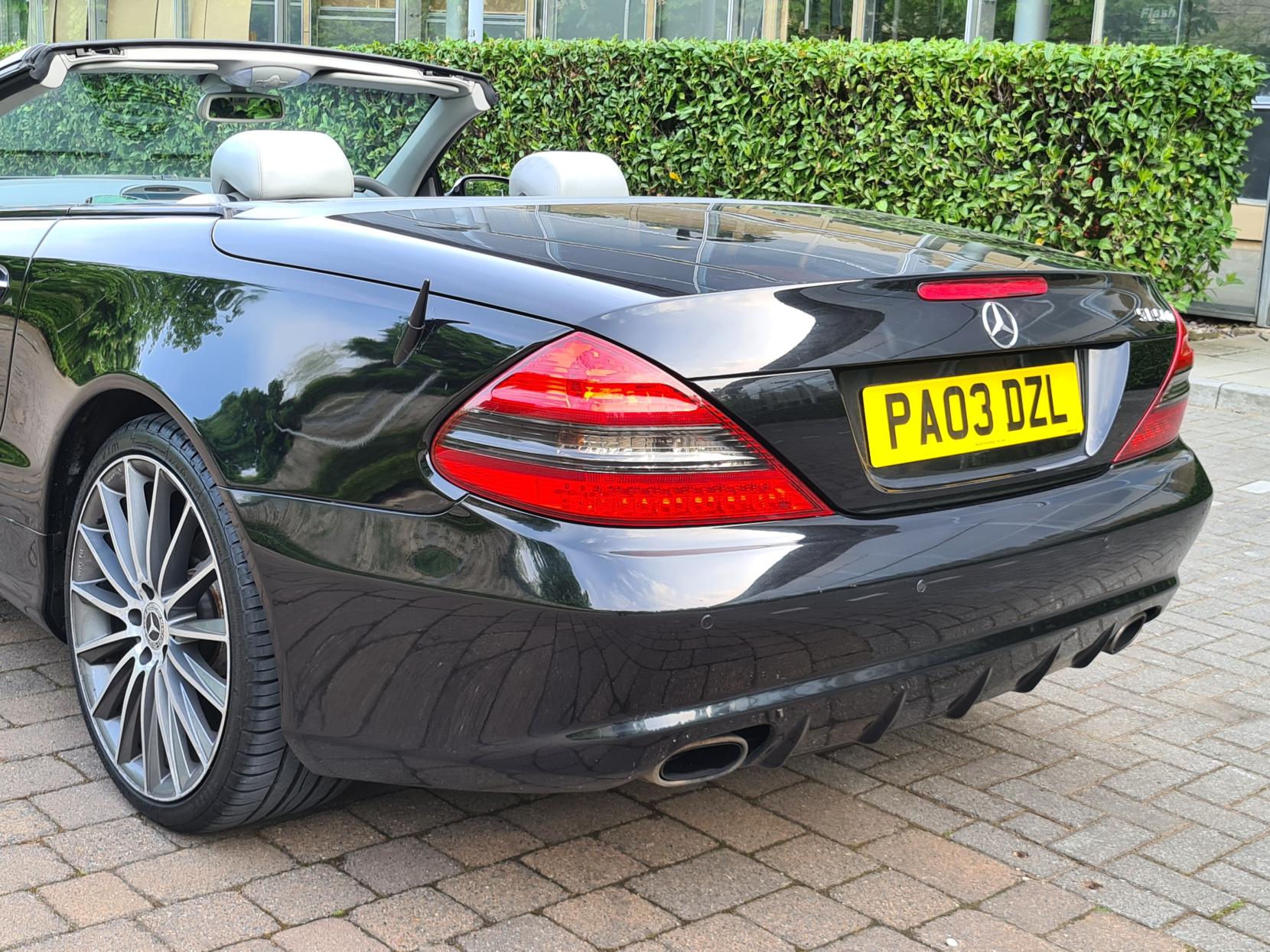Mercedes-Benz SL 3.7 SL350 Convertible 2dr Petrol Automatic (281 g/km, 245 bhp)