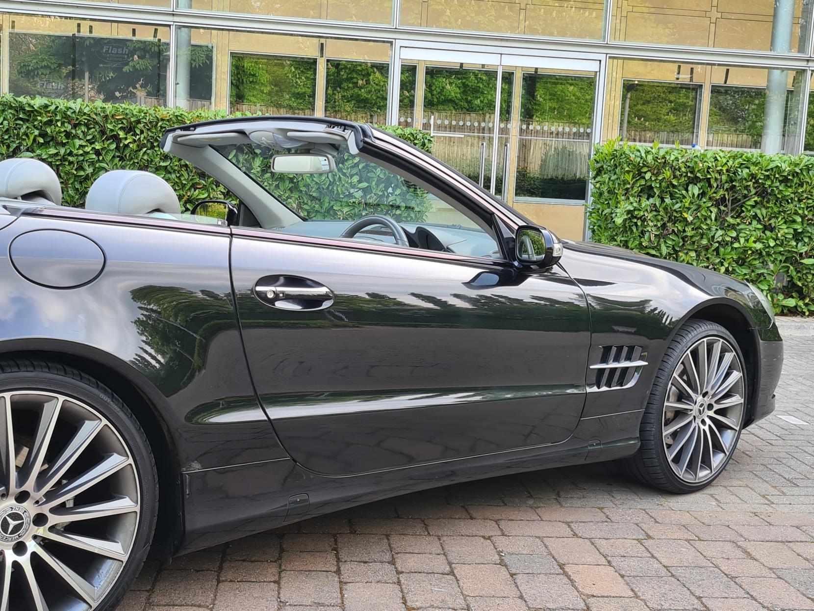 Mercedes-Benz SL 3.7 SL350 Convertible 2dr Petrol Automatic (281 g/km, 245 bhp)