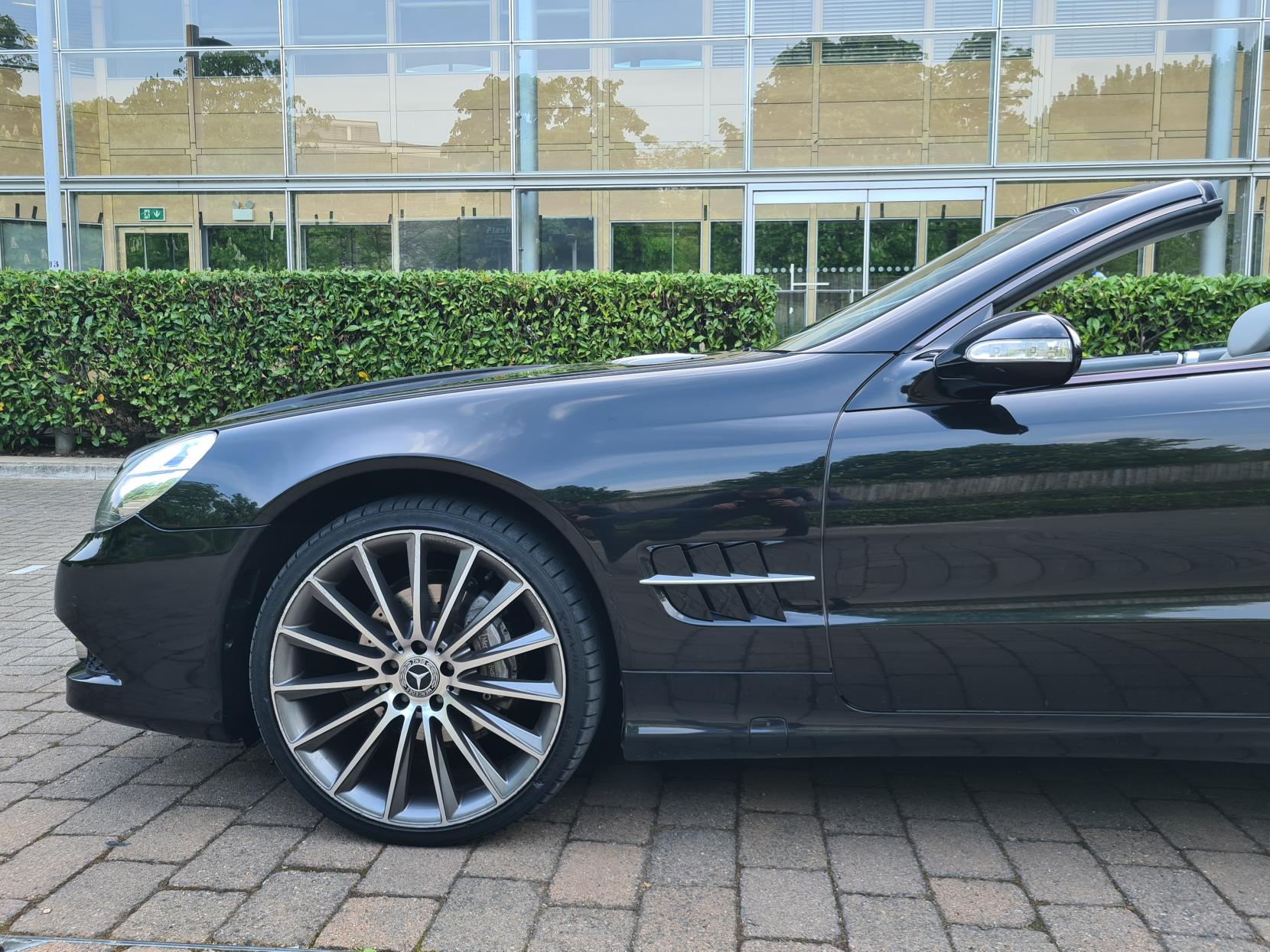 Mercedes-Benz SL 3.7 SL350 Convertible 2dr Petrol Automatic (281 g/km, 245 bhp)