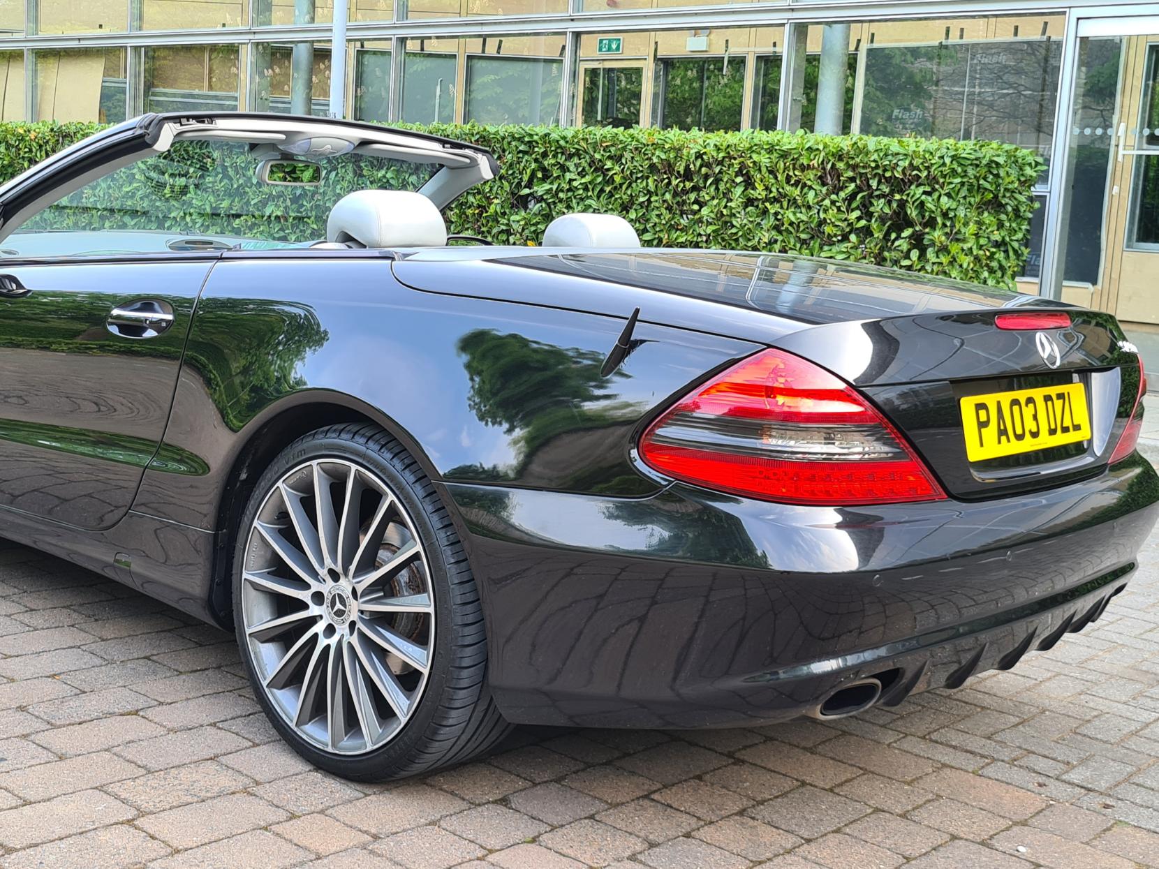 Mercedes-Benz SL 3.7 SL350 Convertible 2dr Petrol Automatic (281 g/km, 245 bhp)
