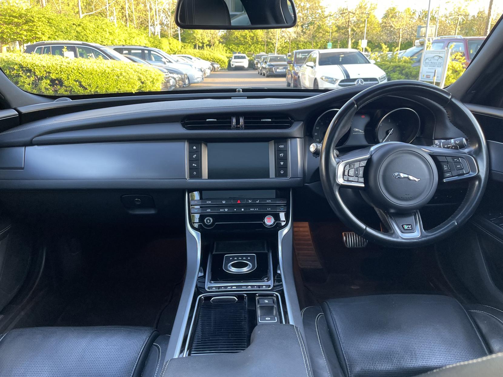 Jaguar XF 2.0d R-Sport Saloon 4dr Diesel Auto Euro 6 (s/s) (180 ps)