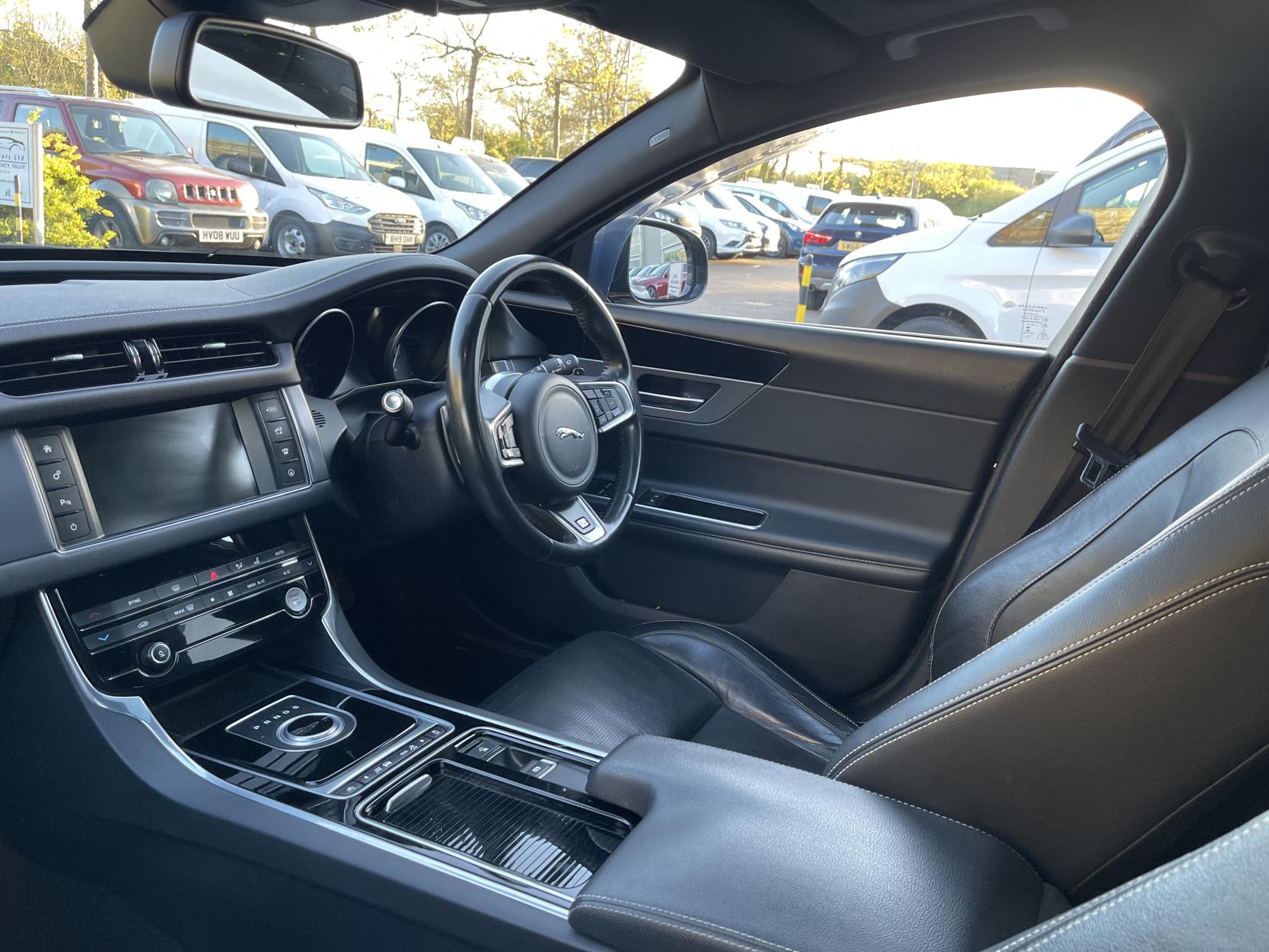 Jaguar XF 2.0d R-Sport Saloon 4dr Diesel Auto Euro 6 (s/s) (180 ps)